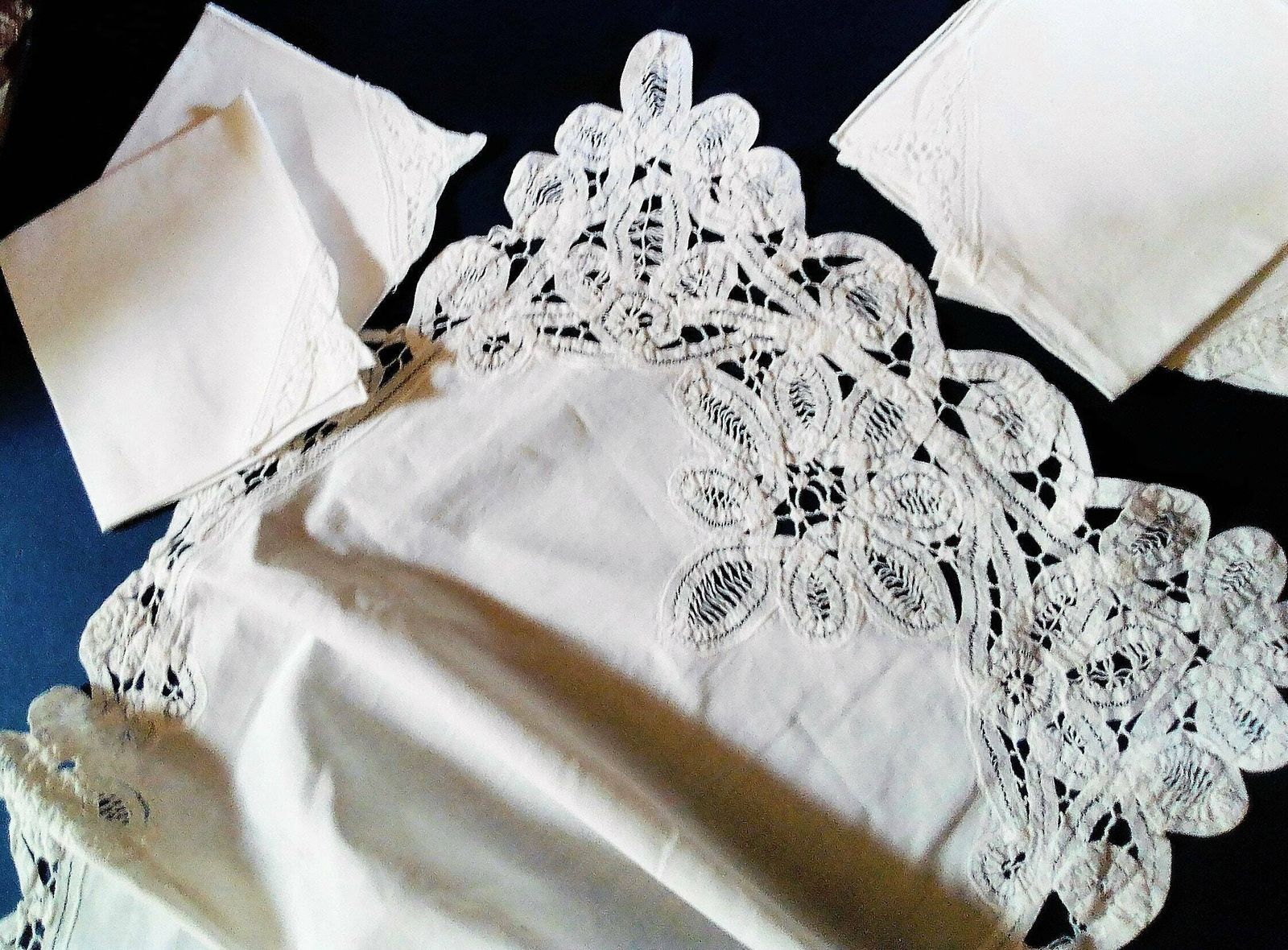 Vintage French Cotton Richelieu Lace Table Runner And 4 Napkins, Table Doily Lace Edging And Serviettes