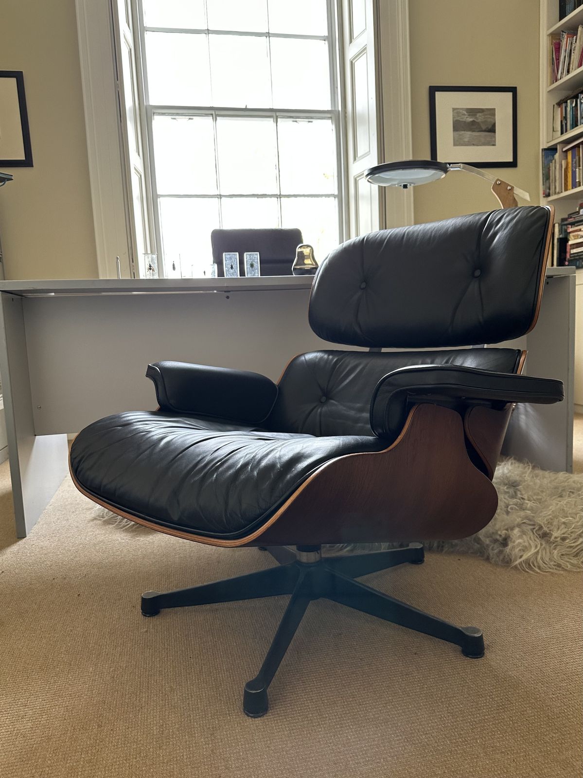 photo vintage Ct Furniture Collection Eames Lounge Chair
