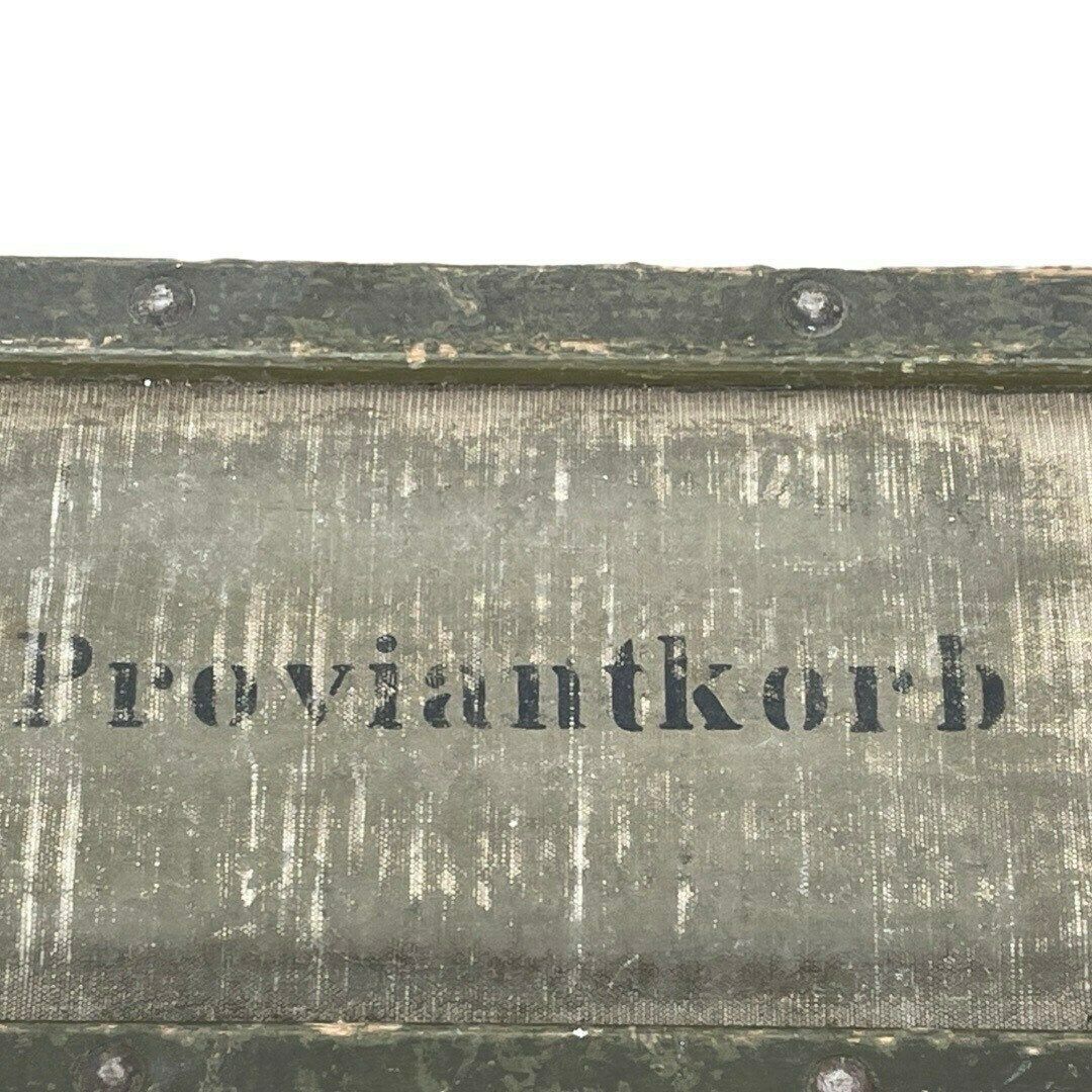 Woi Duitse Provianddoos Van Vlechtwerk Met Leren Riemen photo furniture