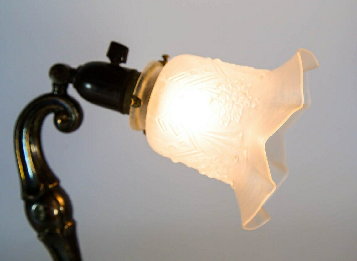 Art Deco   Desklamp With Pressed Glass And Bakelite Fitting photo vinterior