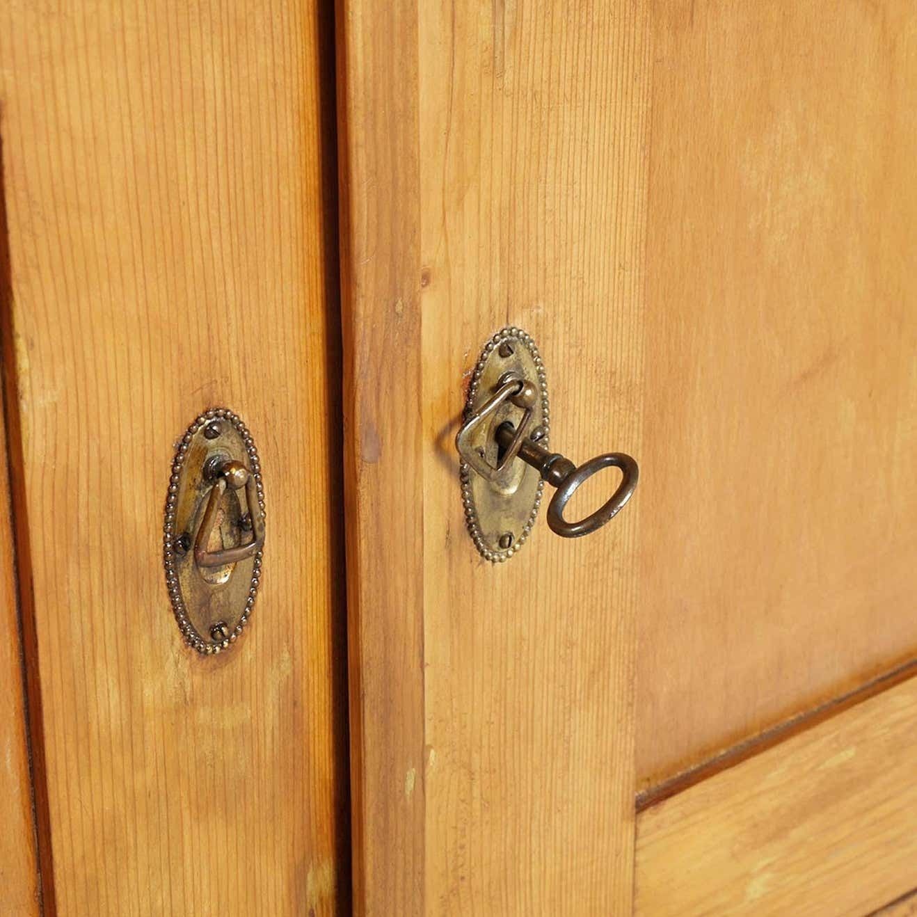 Tyrolean Late 18th Century Credenza Sideboard Massive Chestnut Wood Wax Polished photo Furniture