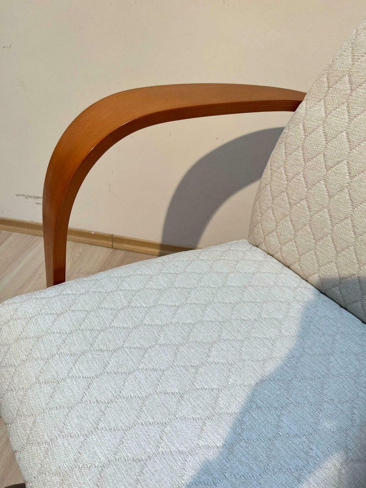 photo vintage Spanish Design Club Chair, Beech, Plywood, Cream Quilt Fabric, 1990s