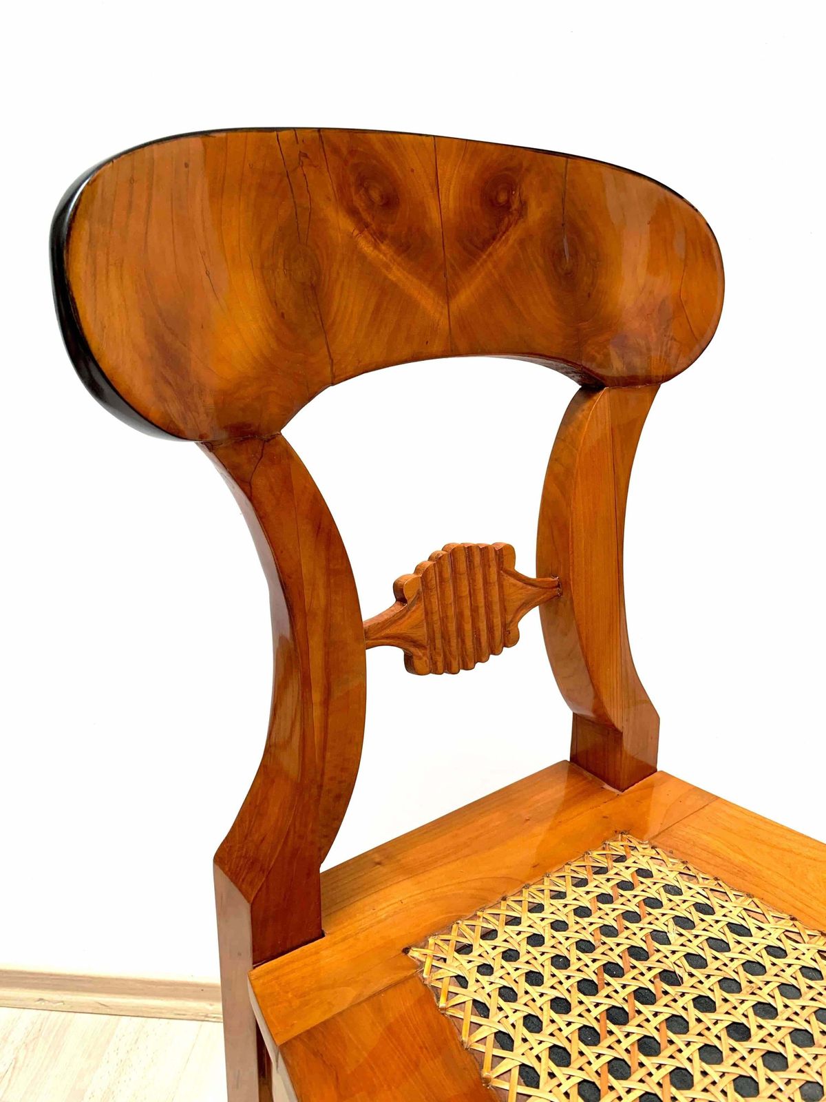 photo vinterior Set Of Six Biedermeier Board Chairs, Cherry Wood And Mesh, Vienna, Circa 1830
