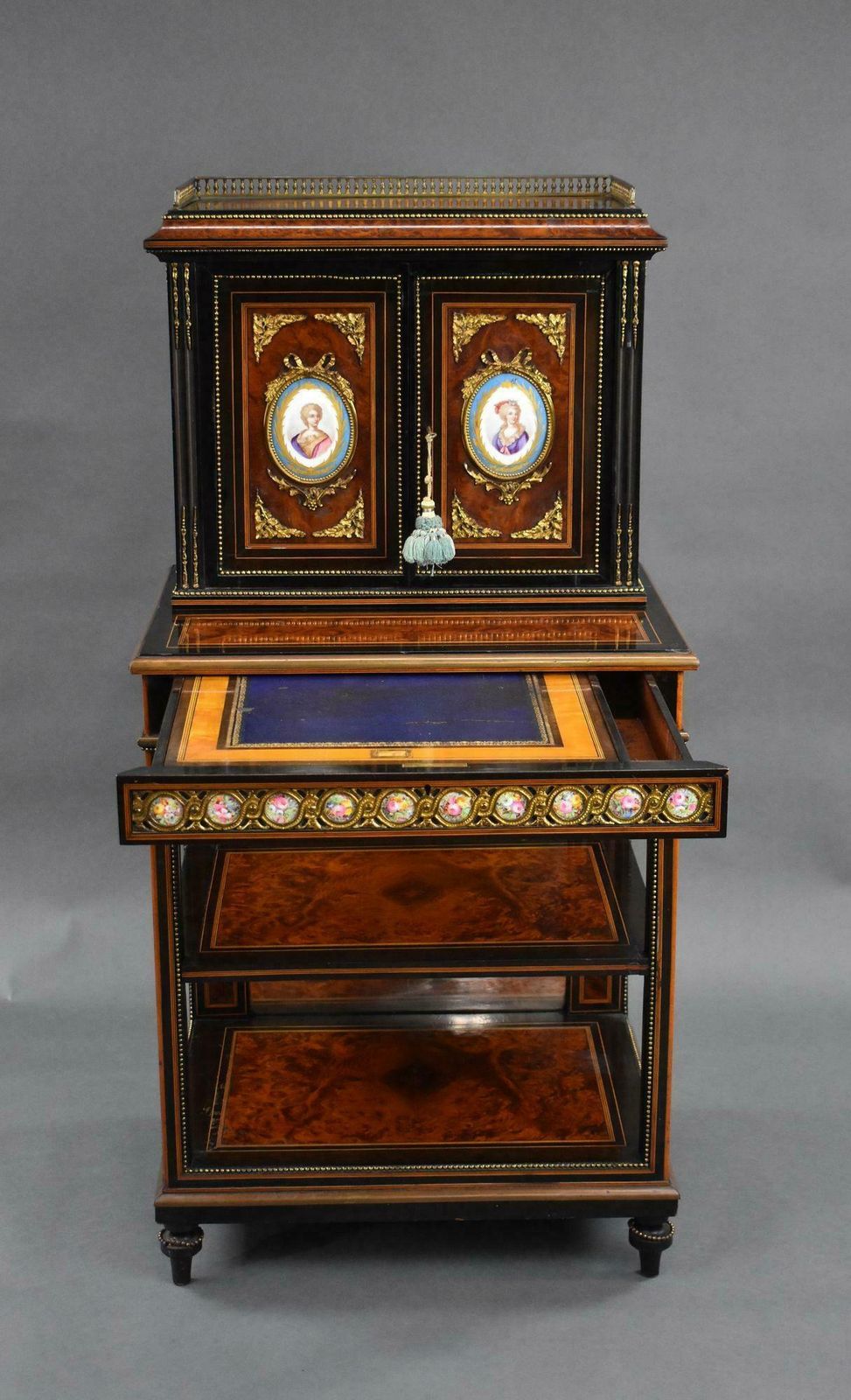 19th Century French Bonheur Du Jour photo vinterior