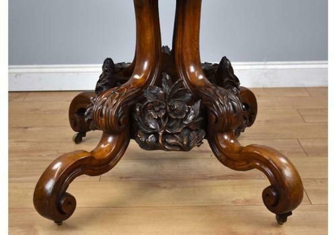 photo vinterior 19th Century, English Victorian Burr Walnut Loo Table