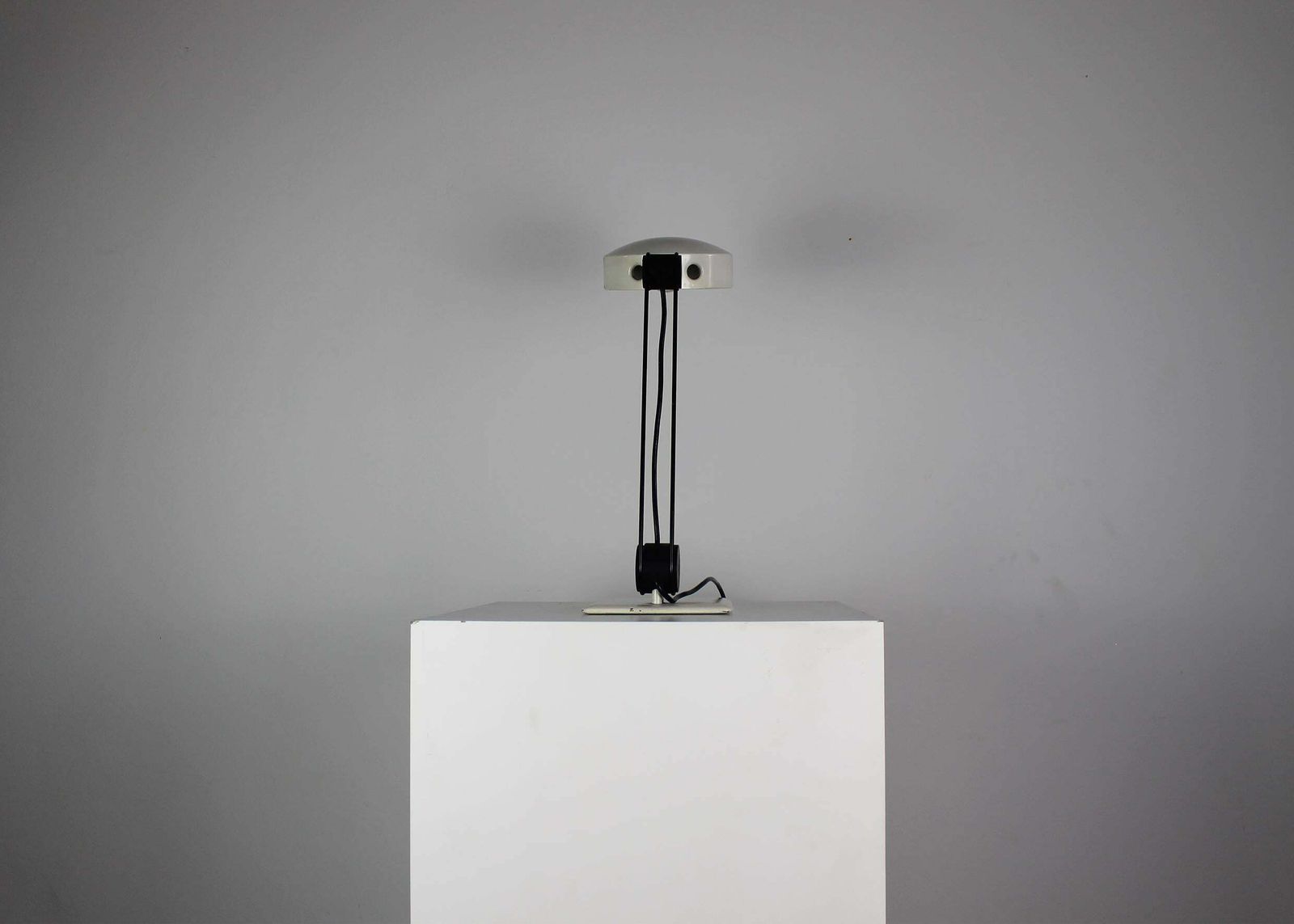 Desk Lamp Zeta Or 665 White Metal By Martinelli Luce 1970s photo 412.0