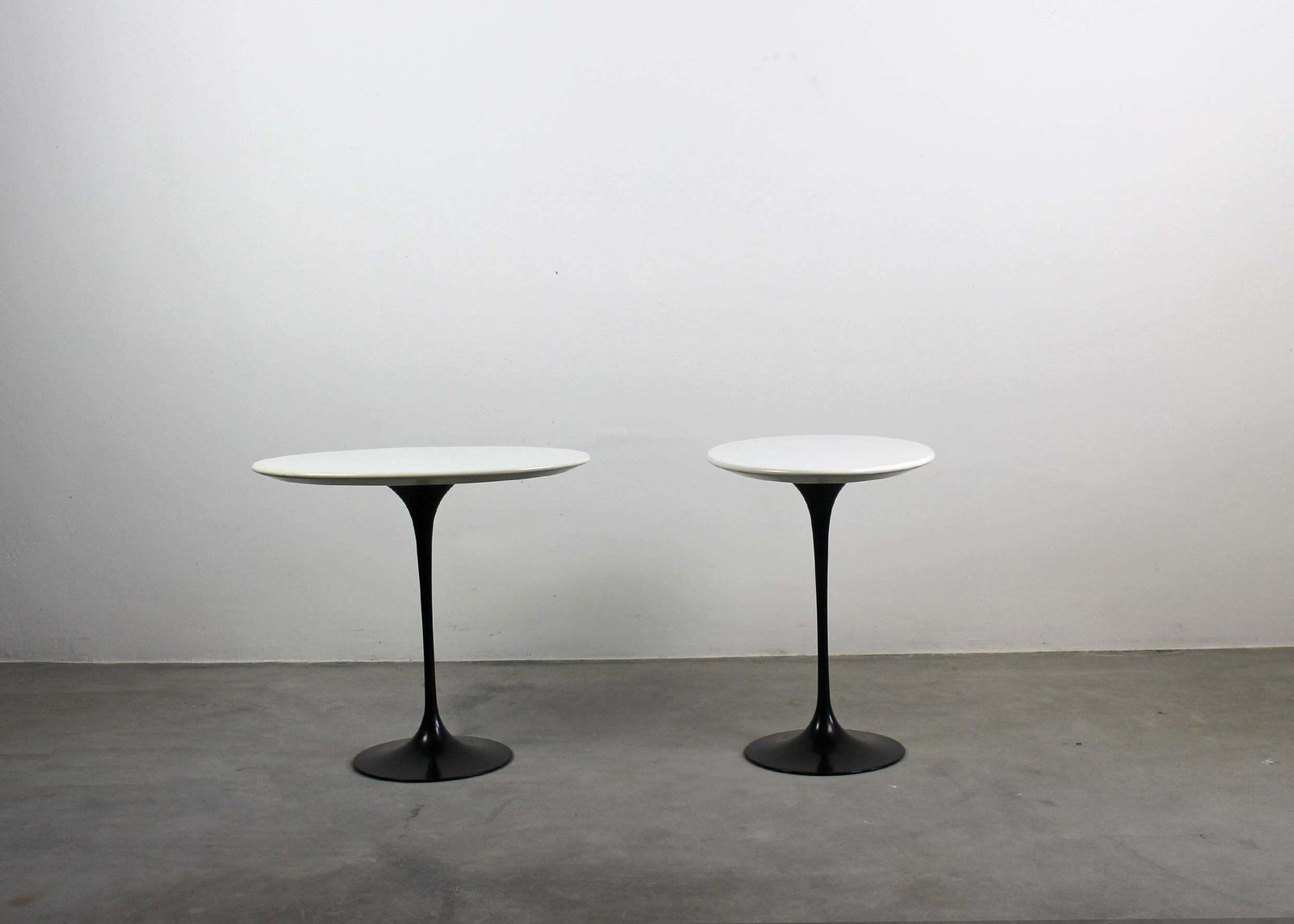 Eero Saarineen Set Of Two Oval Coffee Table In Wood And Aluminium, 1990s photo for sale