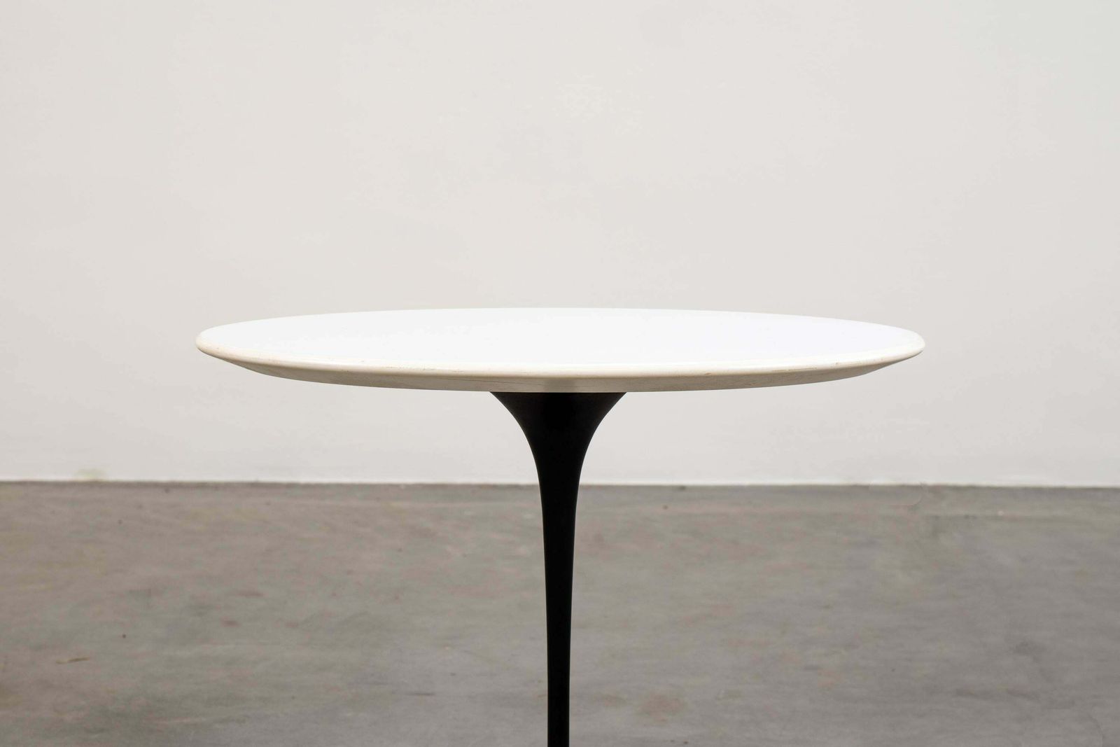 Eero Saarineen Set Of Two Oval Coffee Table In Wood And Aluminium, 1990s photo Furniture