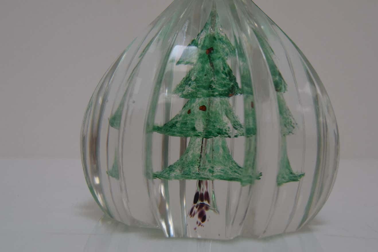 photo vinterior Art Glass Paperweight, Glasswork Novy Bor, 1950s
