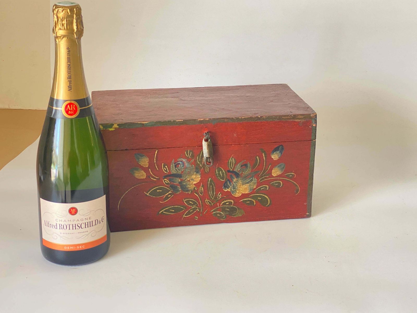 photo for sale Large Decorative Or Jewellery Box, In Wood, England, 19th Century Flowers Decor