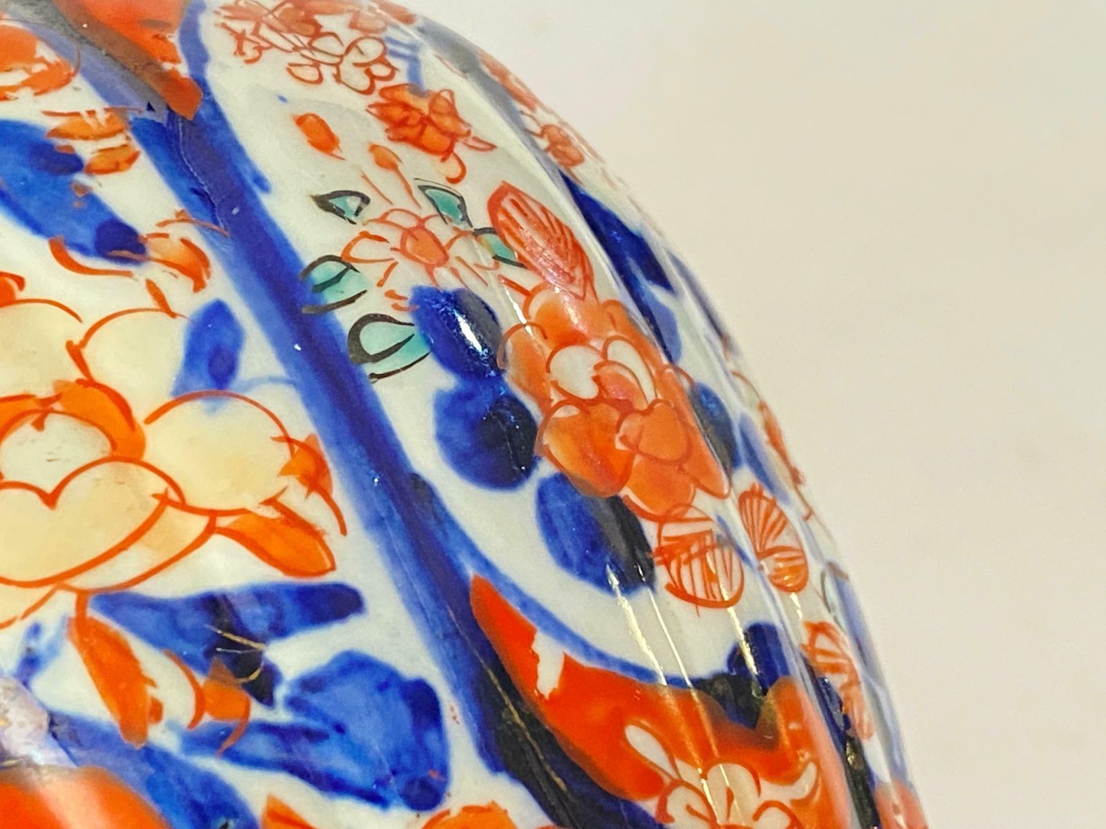 Japanese 19th Century Scalloped Imari Porcelain Vase Mejii Period photo for sale