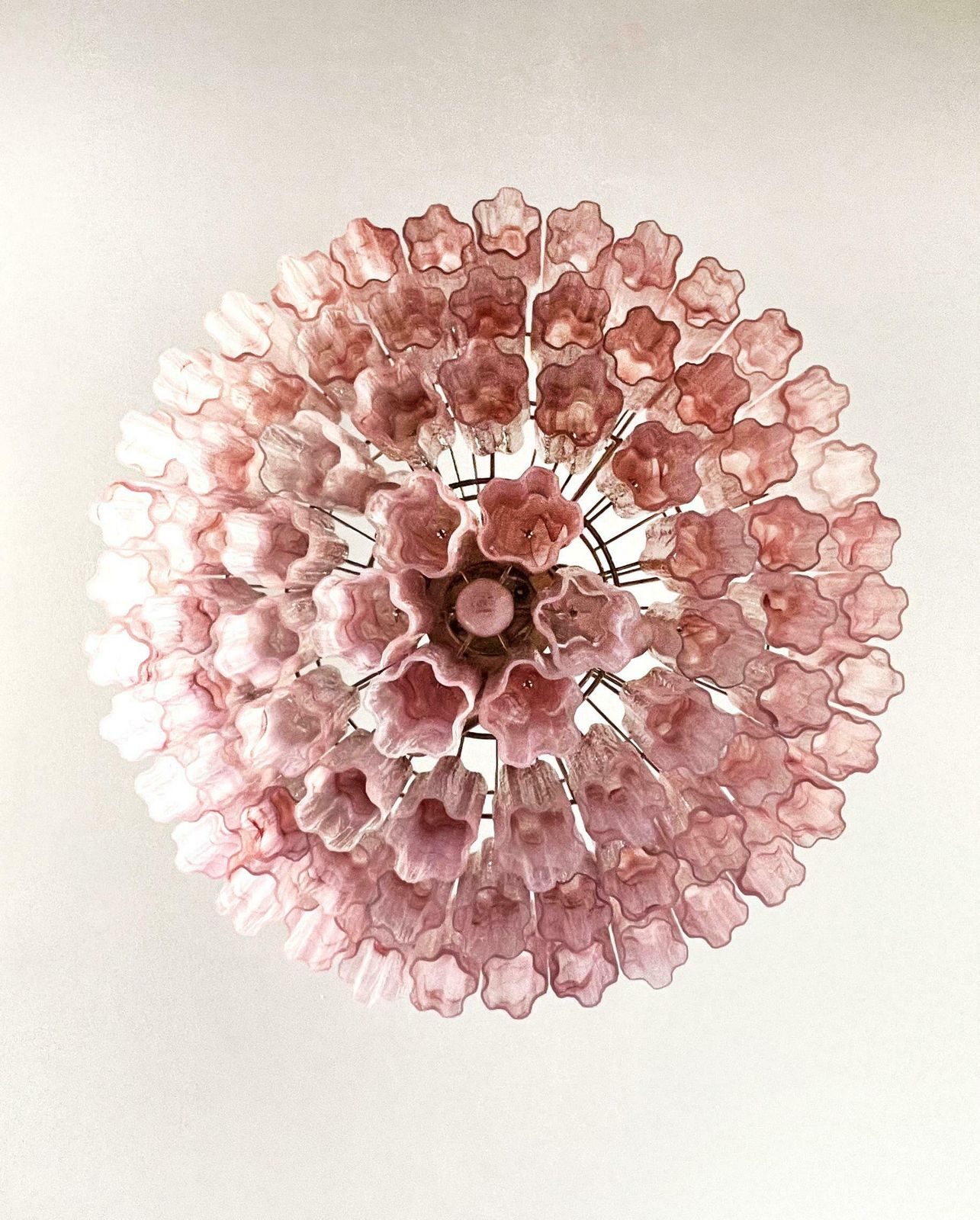 Stunning Vintage Murano Glass Tiered Chandelier   78 Alabaster Pink Glasses photo 5642.0