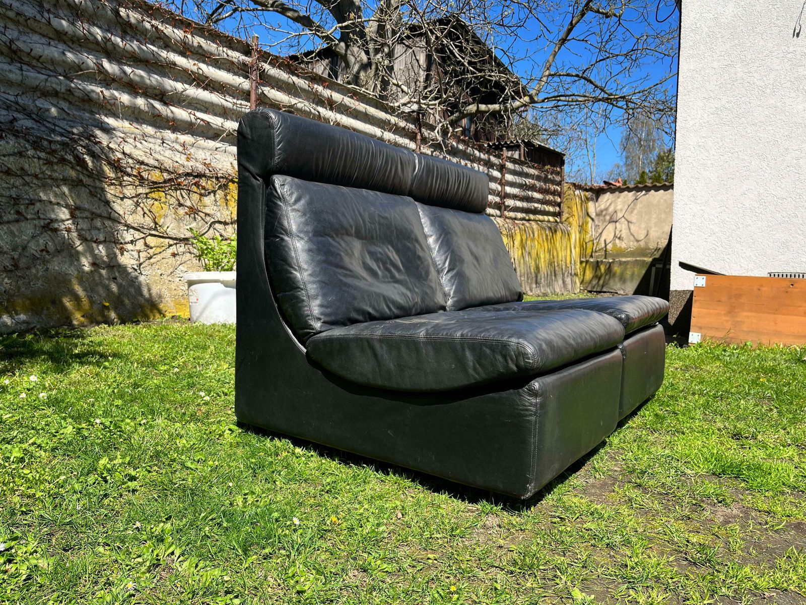 photo furniture Pair Of Two Black Leather Modular Sofa Chairs By Walter Knoll, Germany   1970s