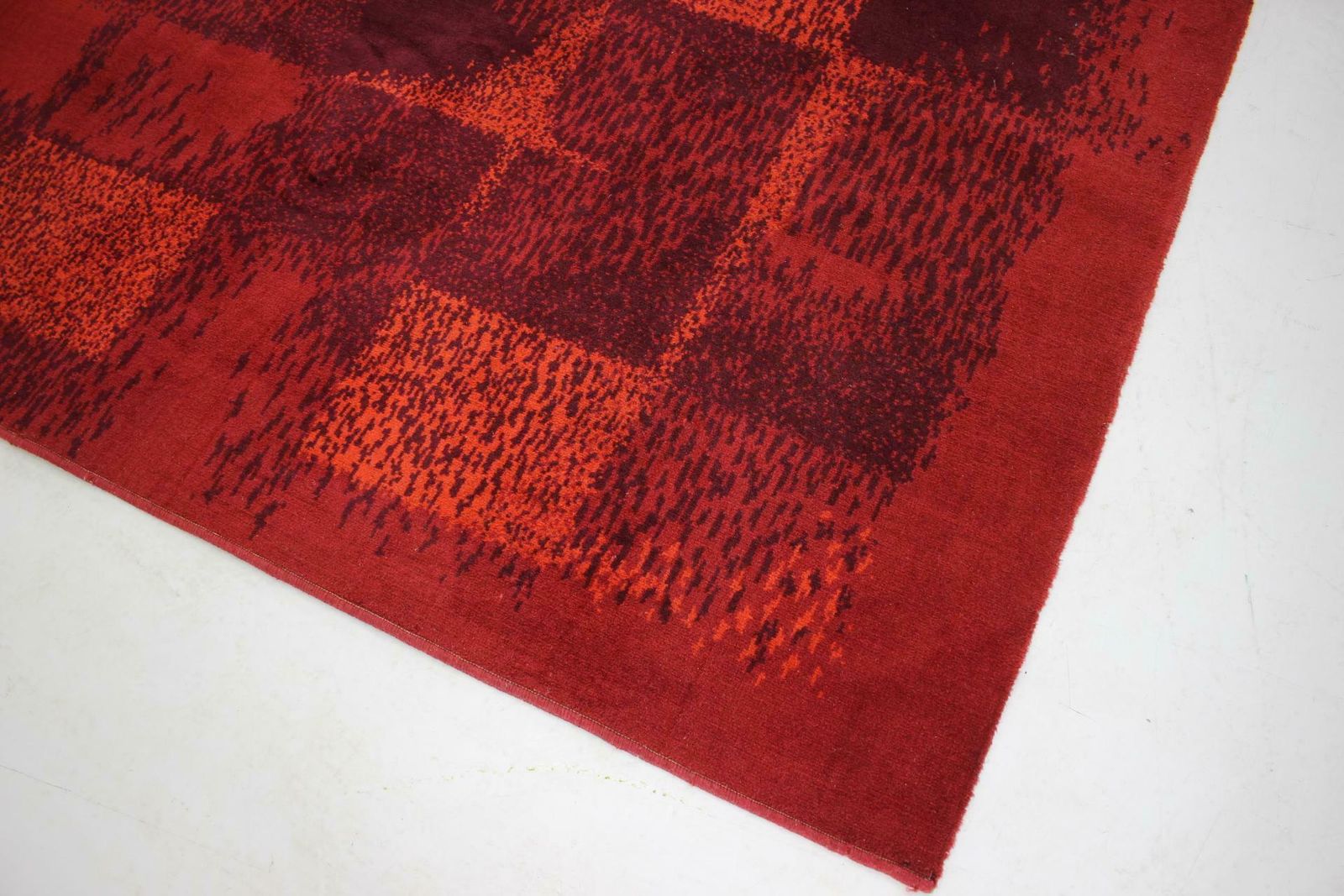 Mid Century Abstract Design Geometric Rug / Carpet, 1970s / Czechoslovakia photo vinterior