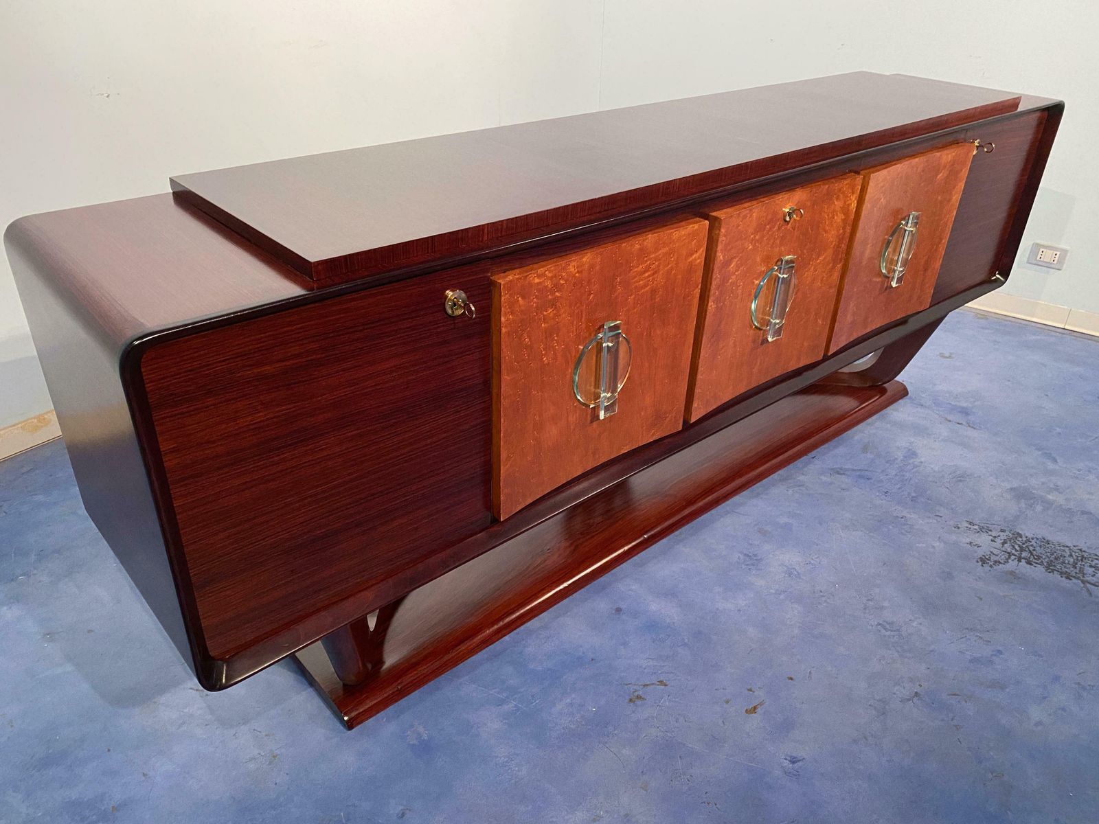 Italian Art Deco Sideboard With Bar Cabinet Attributed To Osvaldo Borsani, 1940s photo vinterior