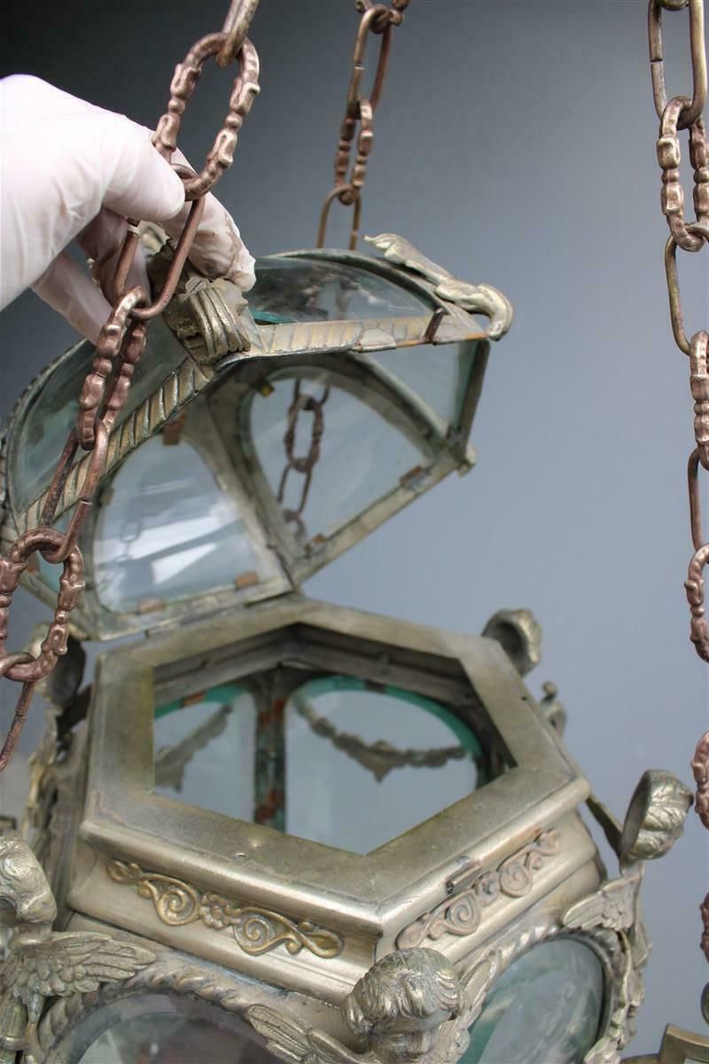 photo vintage Ancient Baroque Style Lantern In Bronze Fusion With Little Angels Curved Glass