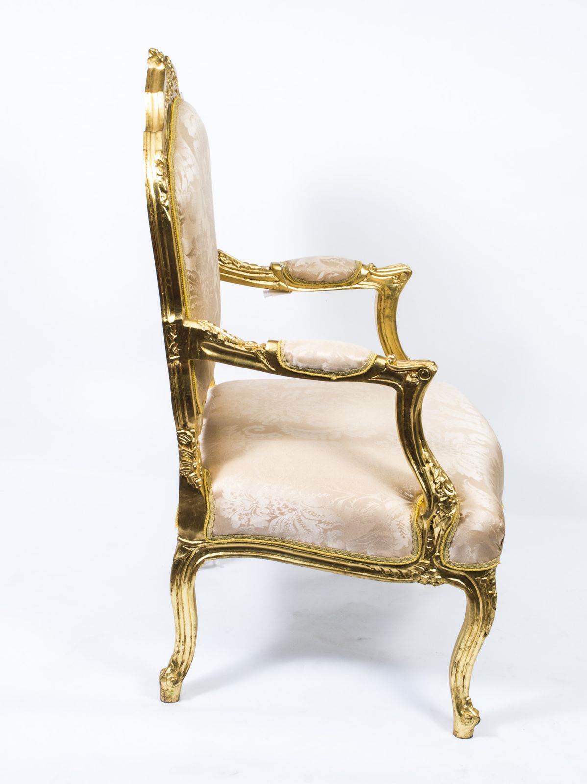 photo vinterior Vintage  Pair Louis XV Revival French Gilded Armchairs 20th C