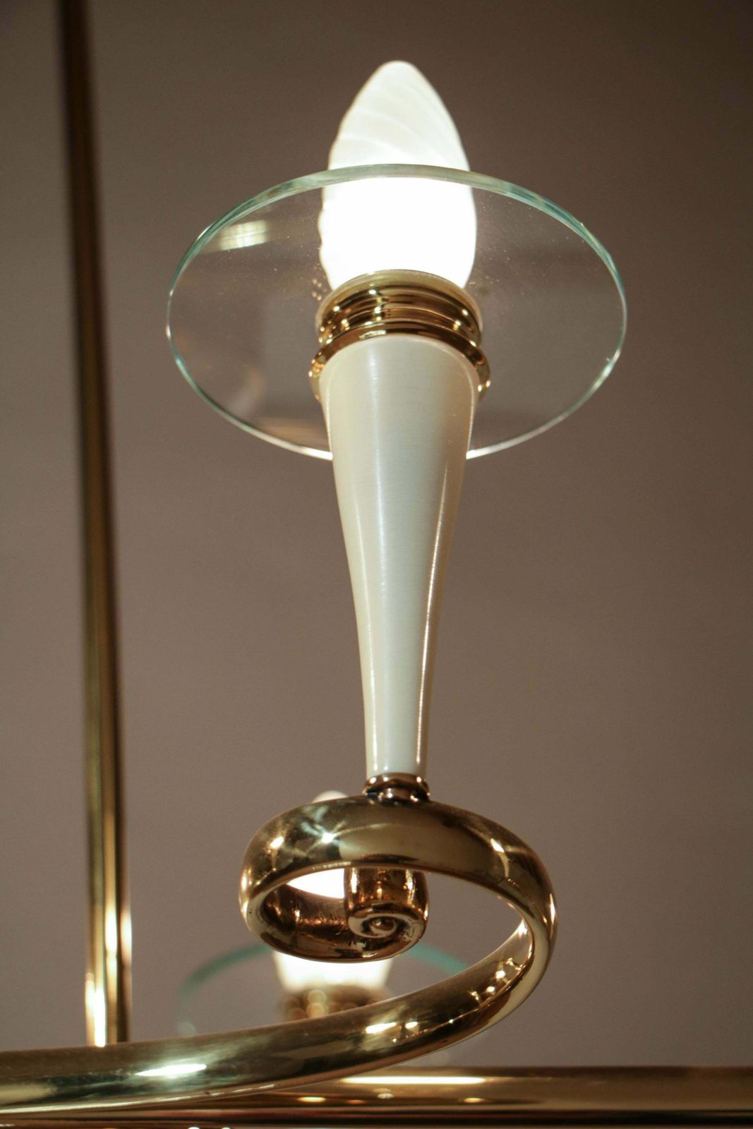 photo vinterior Italian Midcentury Gold And Ivory Color Eight Lights Chandelier, 1950s