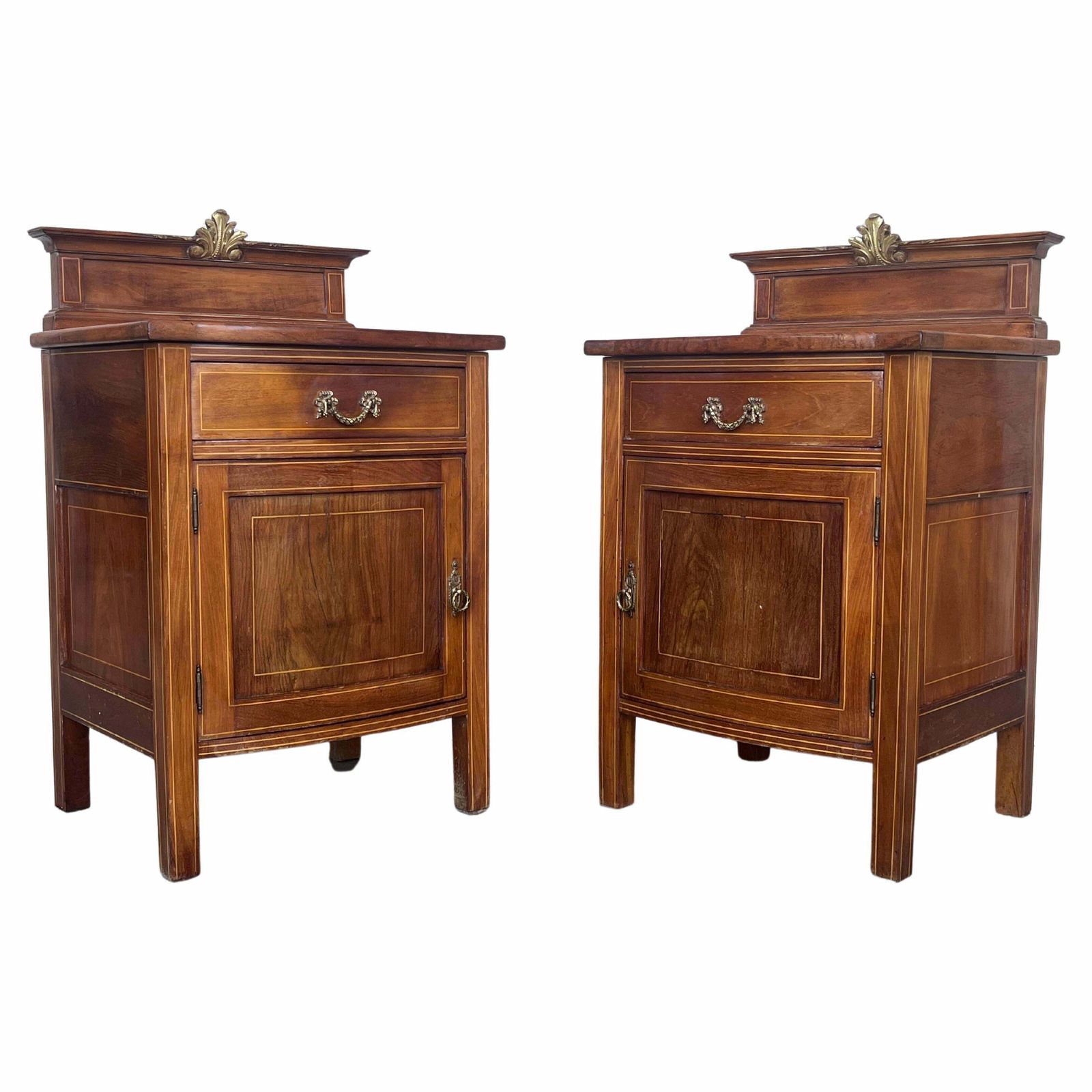Tables de chevet françaises de style Louis XV en bois de citronnier, une porte - paire