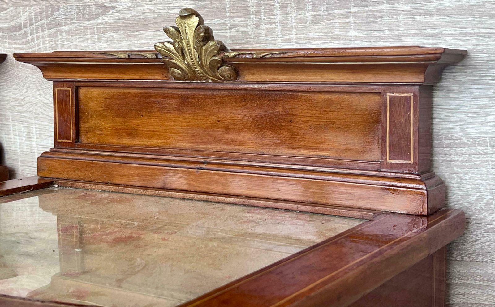2802.0 Tables de chevet françaises de style Louis XV en bois de citronnier, une porte - paire photo