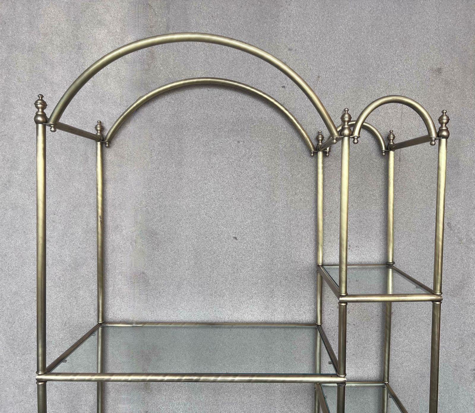Vintage Brass étagère Arched Glass Display Shelf With Three + Four Shelves photo 3390.0