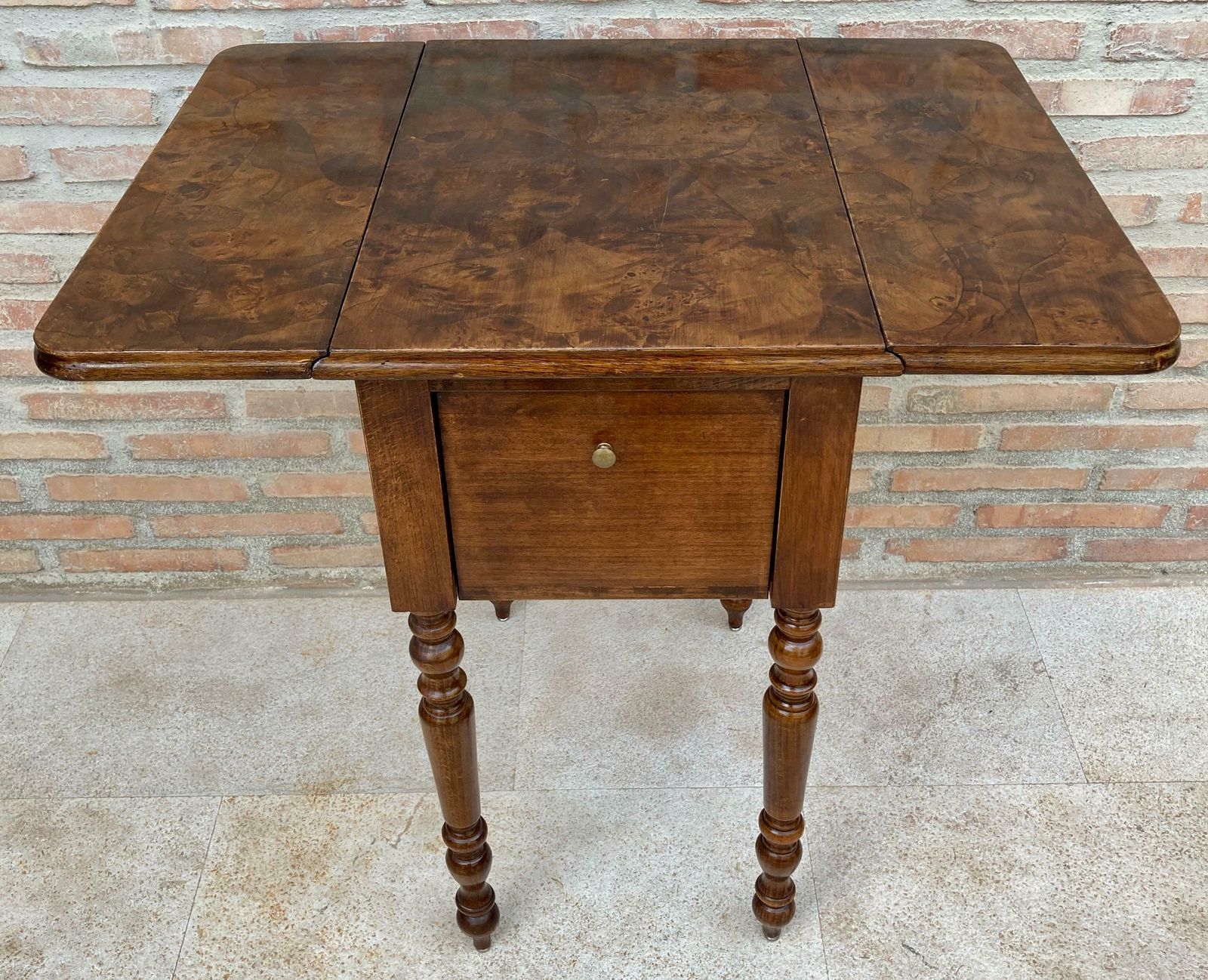 Table de style Regency anglais en noyer à abattants, années 1890 photo buy