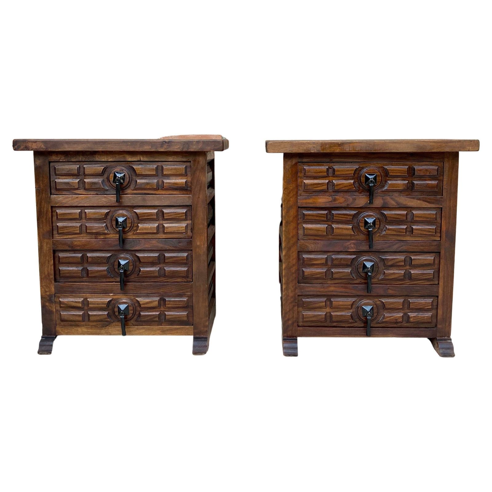 Tables de chevet espagnoles à quatre tiroirs et ferrures en fer, années 1950, lot de 2