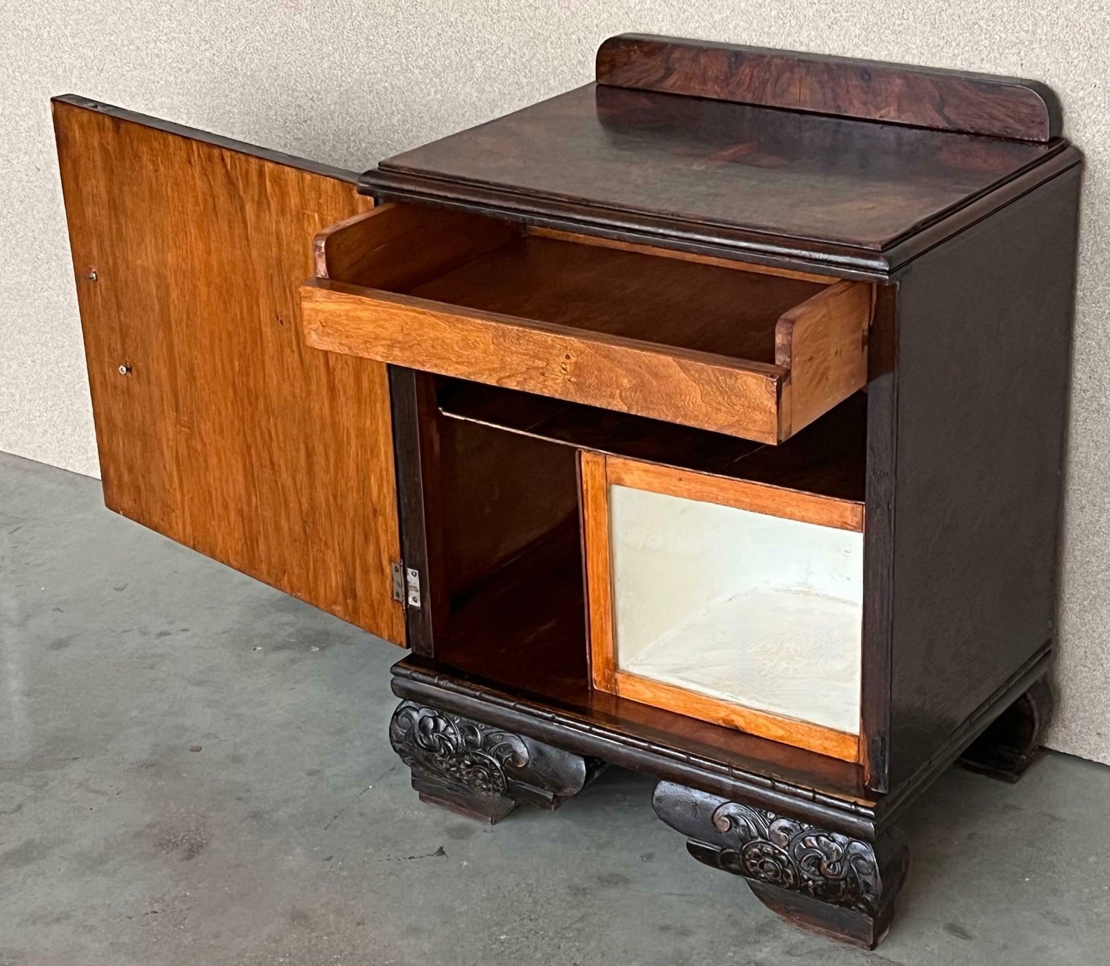 photo for sale Paire de tables de chevet ou petites commodes Art déco, base ébénisée