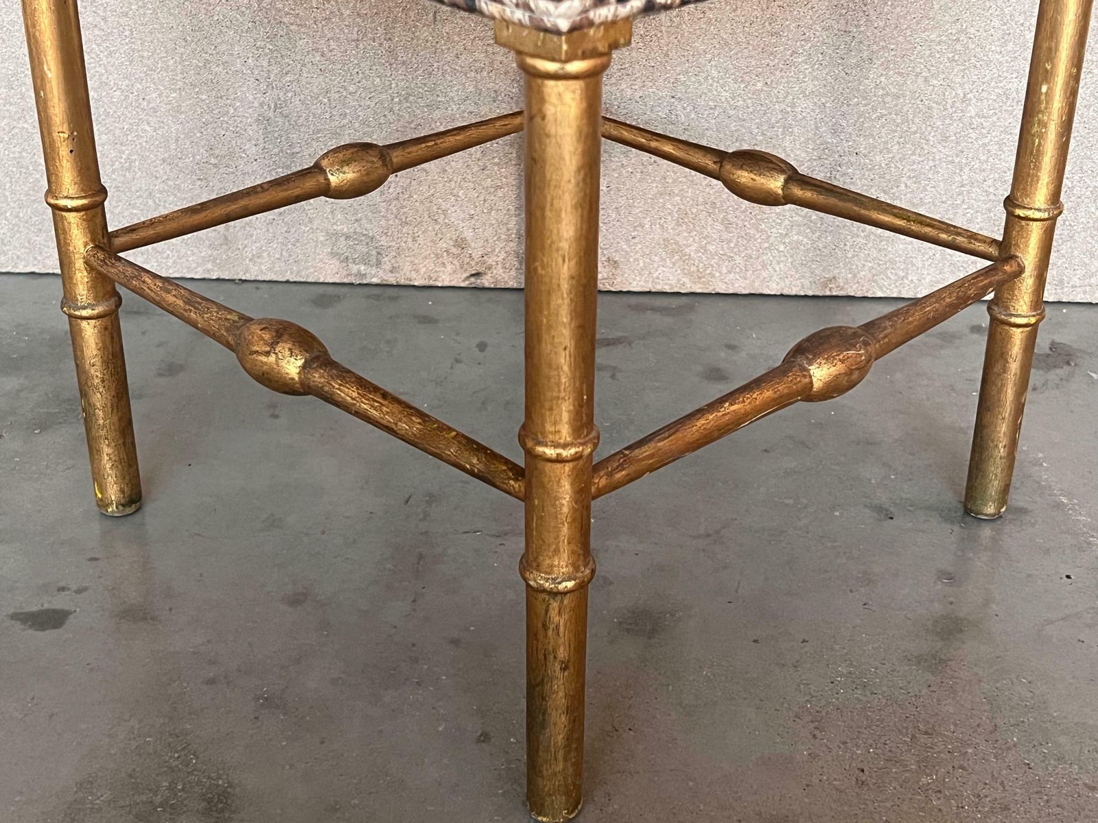photo for sale Paire de fauteuils d'angle de style provincial français en bois doré, vers 1900