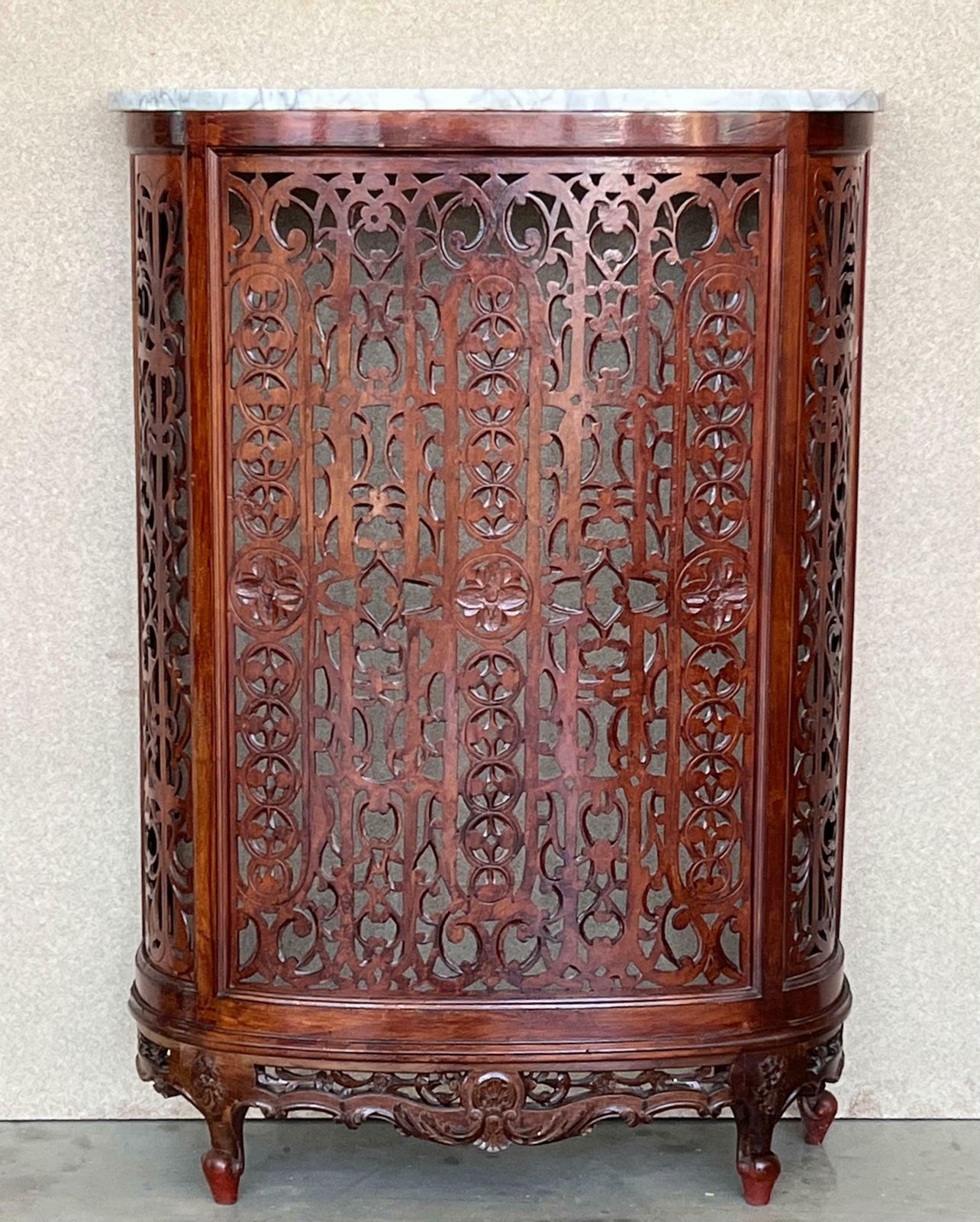 Console en noyer sculpté de style Louis XV, plateau en marbre, ou cache-radiateur photo for sale