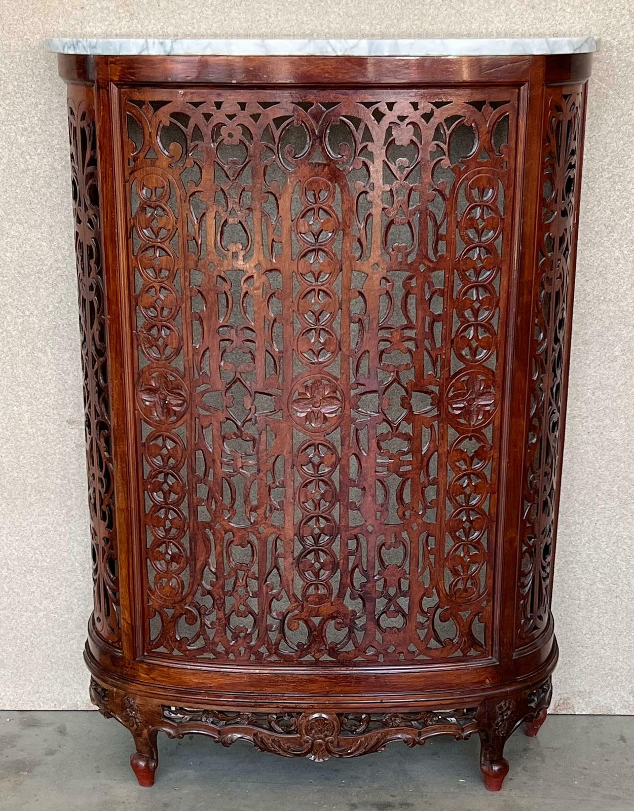 Console en noyer sculpté de style Louis XV, plateau en marbre, ou cache-radiateur photo vinterior