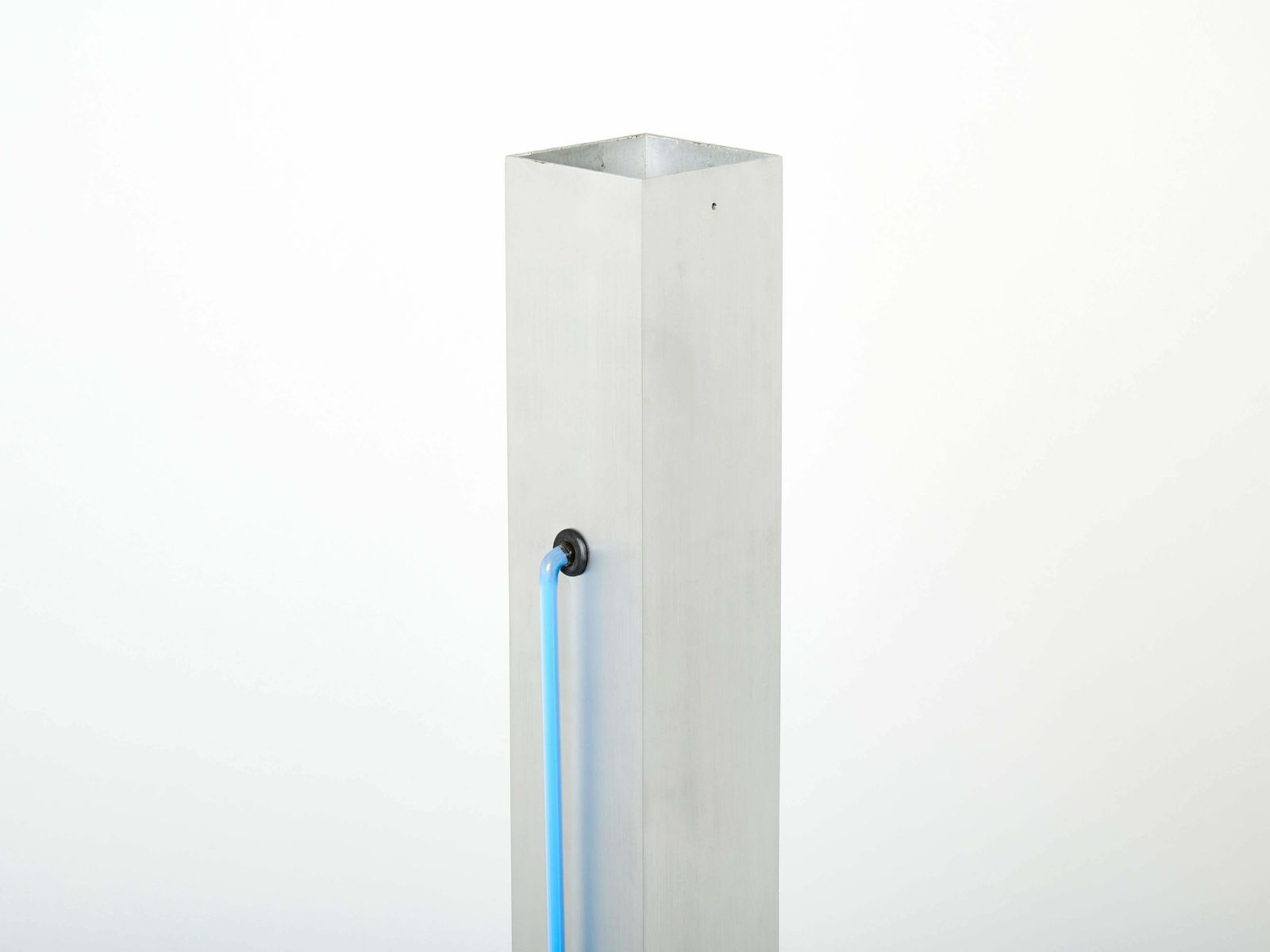 photo furniture Lampadaire en acier au néon bleu, par Rudi Stern et Dan Chelsea pour Kovacs, 1983