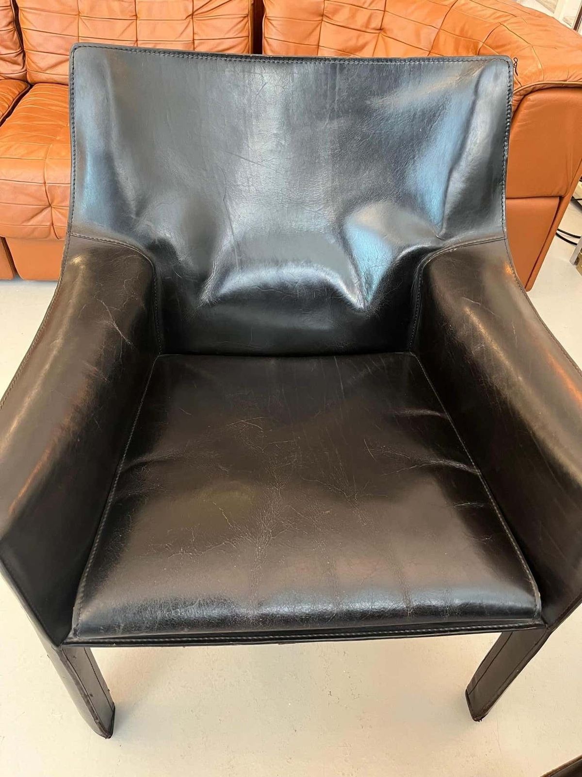 Pair Of Black Leather Cab 414 Lounge Chairs By Mario Bellini, Cassina, Ca. 1970s photo vinterior