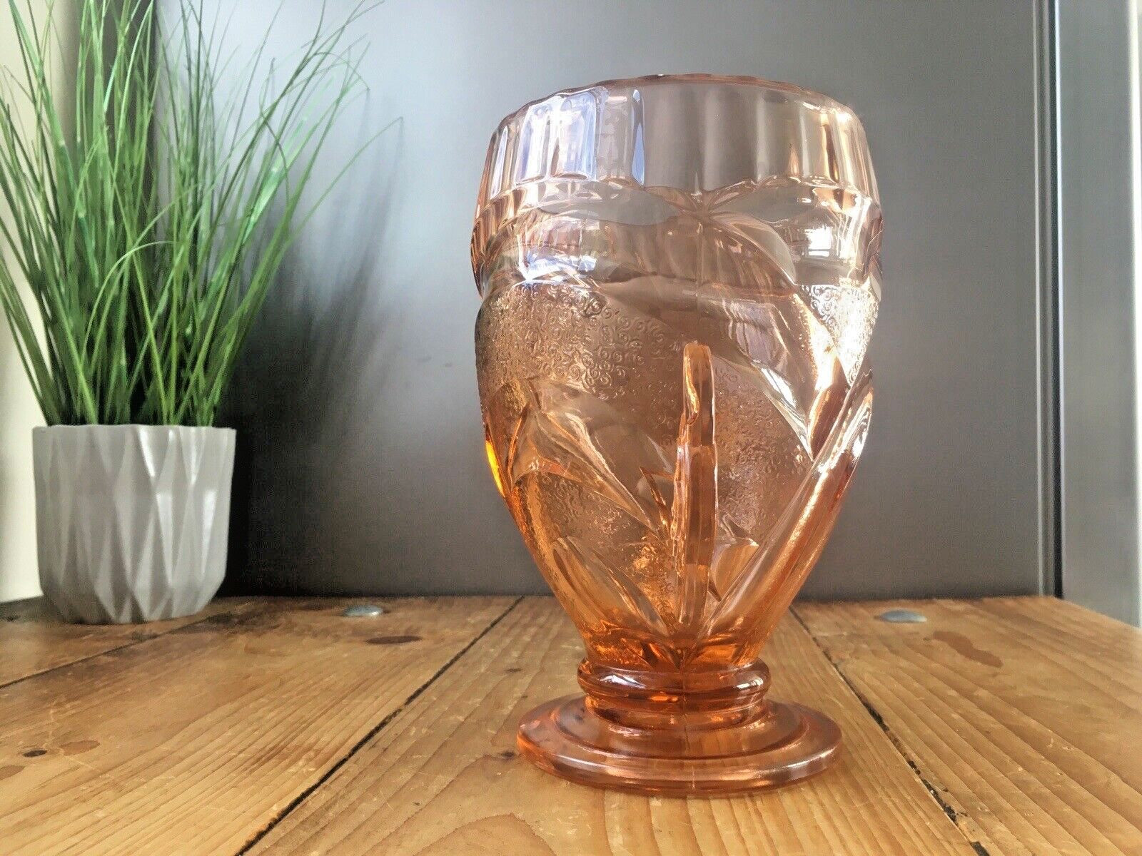 Beautiful Pink Art Deco Sowerby Depression Glass Flower Handles Posy Vase 30's photo vinterior
