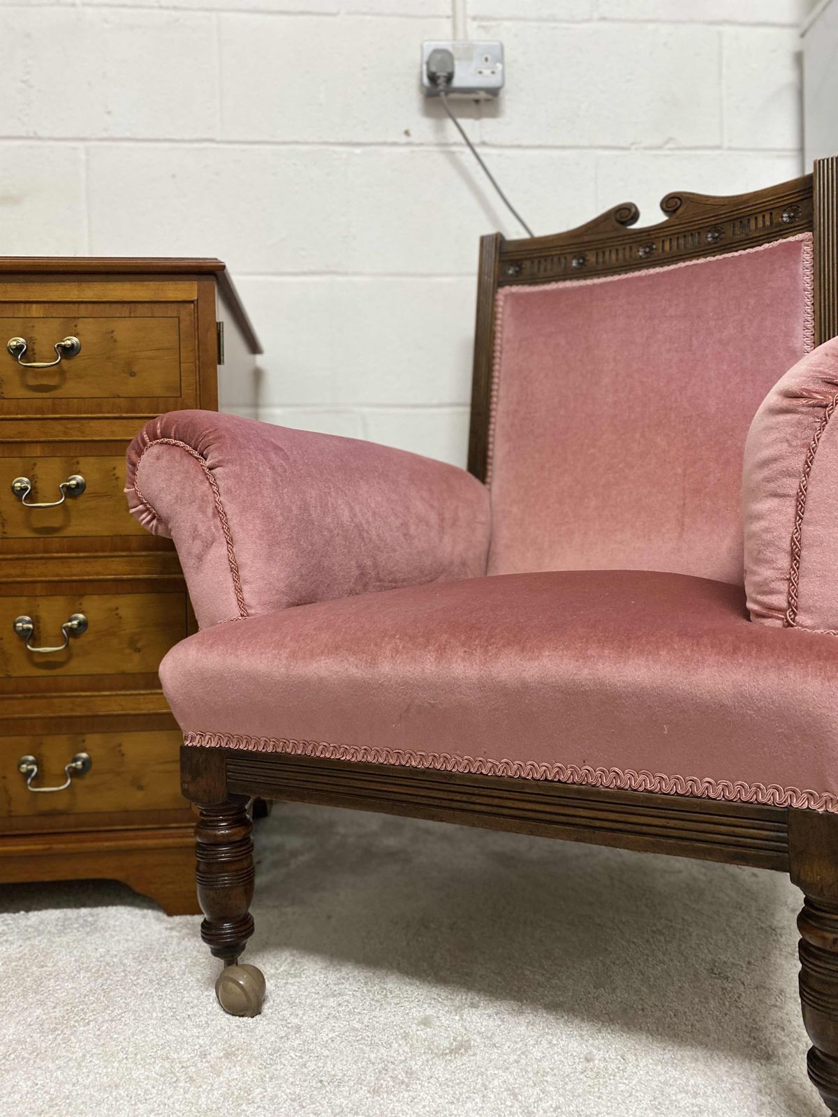 Edwardian Sofa Chair Recently Upholstered (Dimensions Are Not Accurate Please Contact) photo 250.0