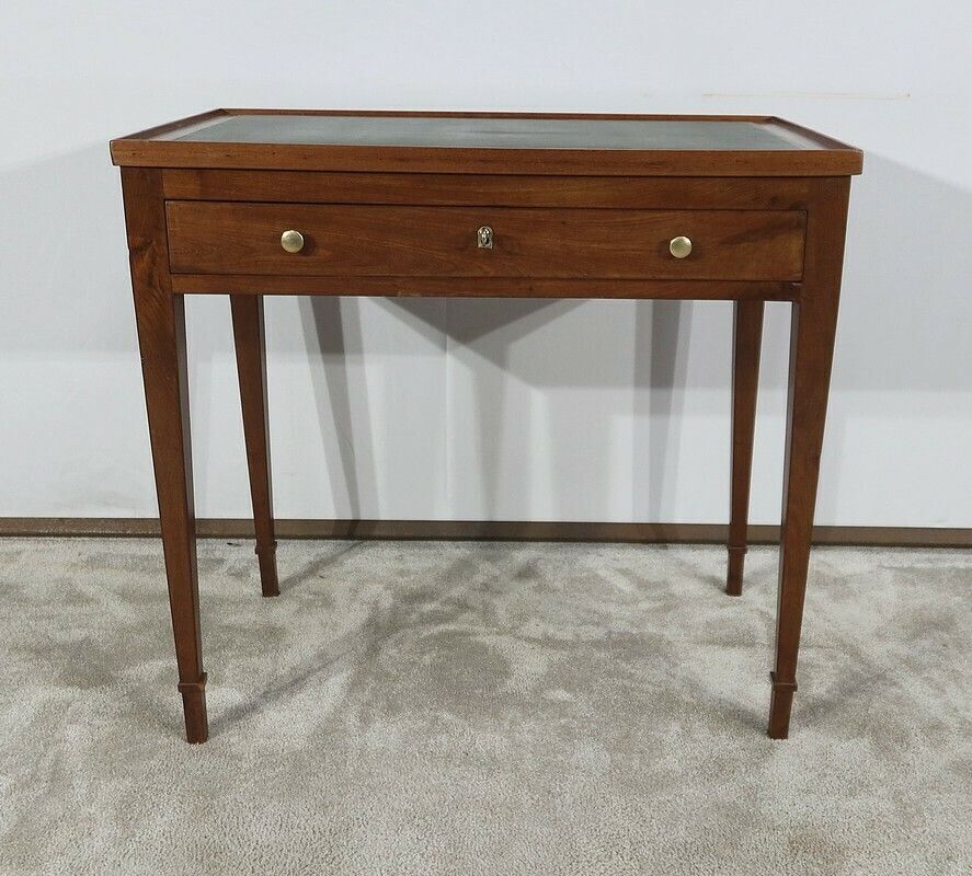 photo vintage Small Mahoganytable, Louis XVI, Late 18th Century
