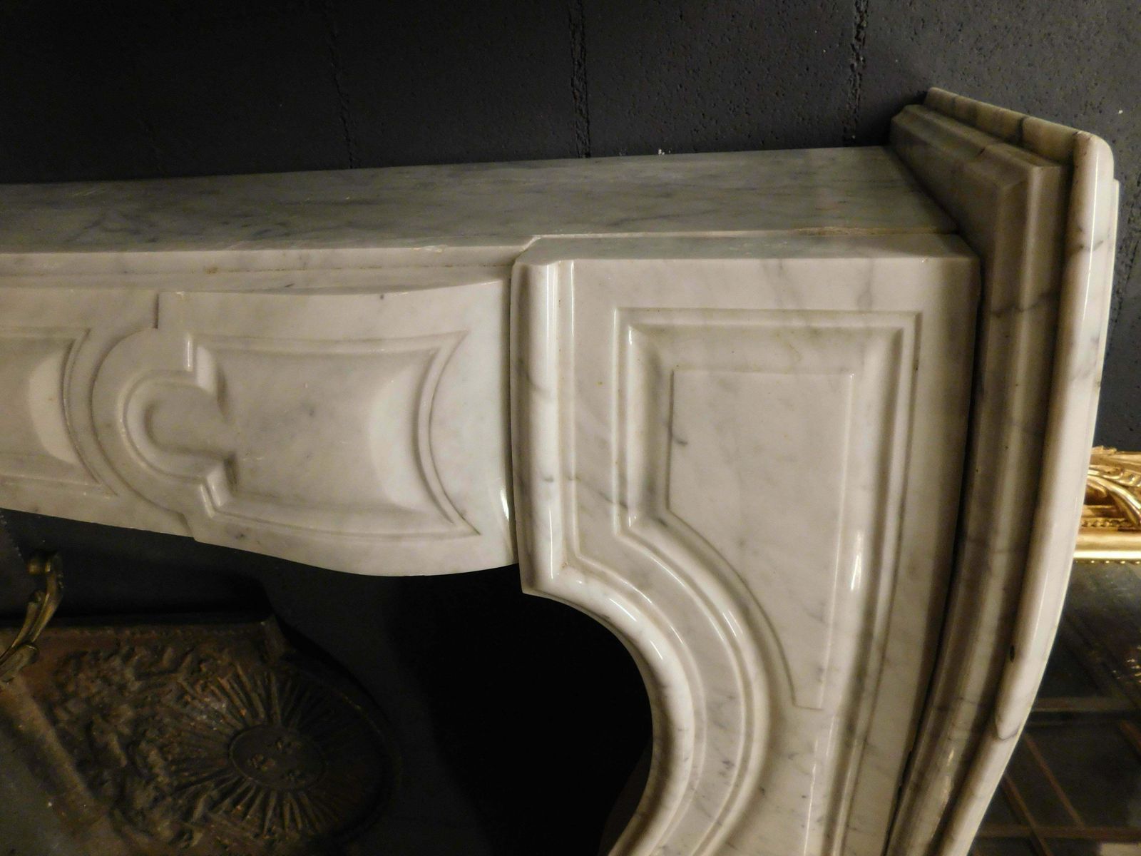 Antique Fireplace In White Carrara Marble, Carved Central Shell, ''700 France photo vinterior