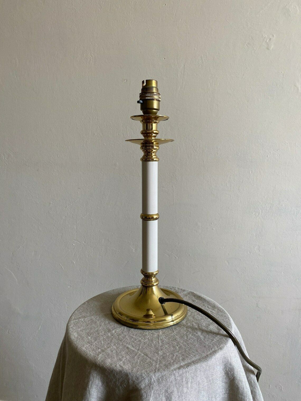 Brass And Lacquered Vintage Table Lamp, Mid Century Accent Light With White And Gold Colour Tones photo 290.0