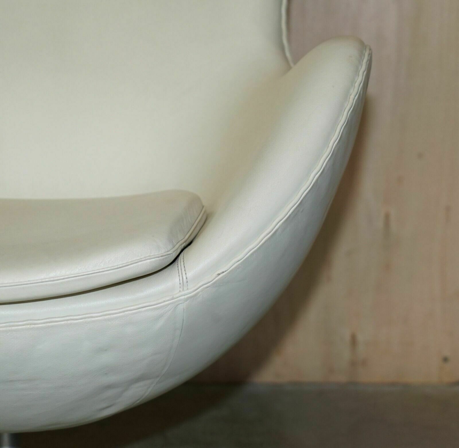 10000.0 Rrp £17,649 Stamped Fritz Hansen Cream Leather Egg Chair & Ottoman Footstool photo
