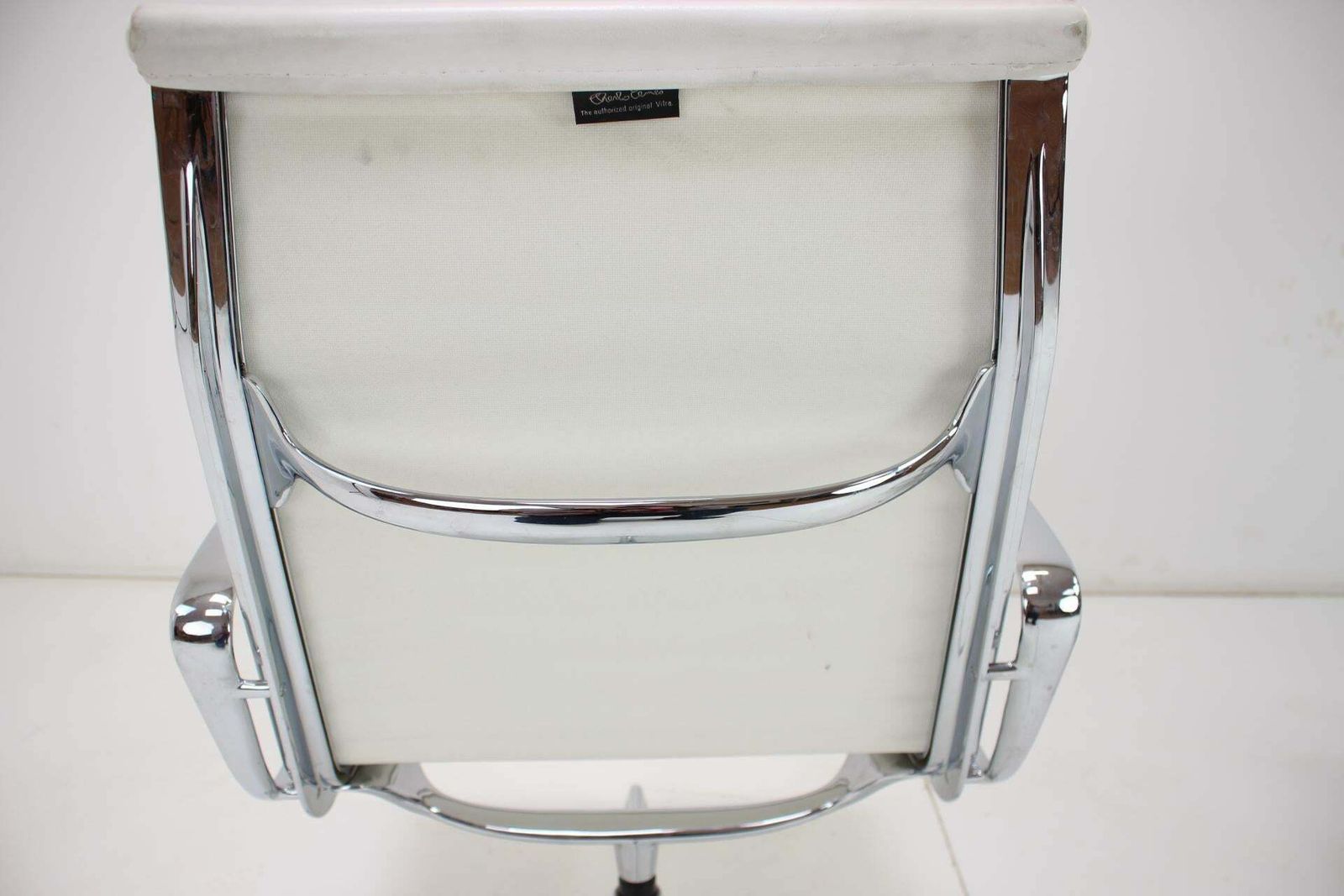 photo vinterior Stoel Van Charles & Ray Eames Voor Vitra, Ea 107