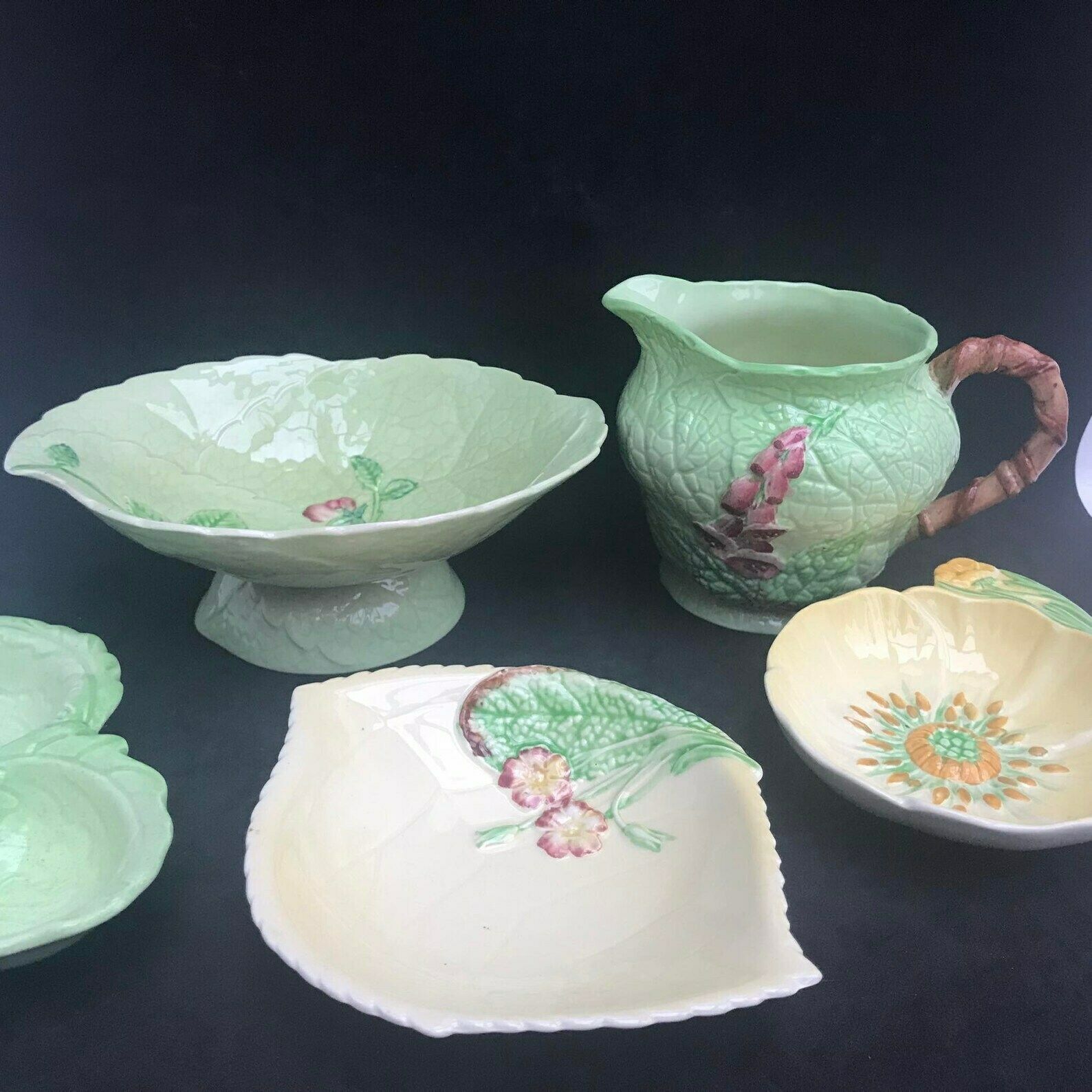 Carlton Ware Schalen Bord Serveerschaal Groen Vingerhoed­Skruid Roomkan Bord 4 Stuks Groene Decoratie Engels Verzamelaarsstuk Antiek Porselein photo furniture
