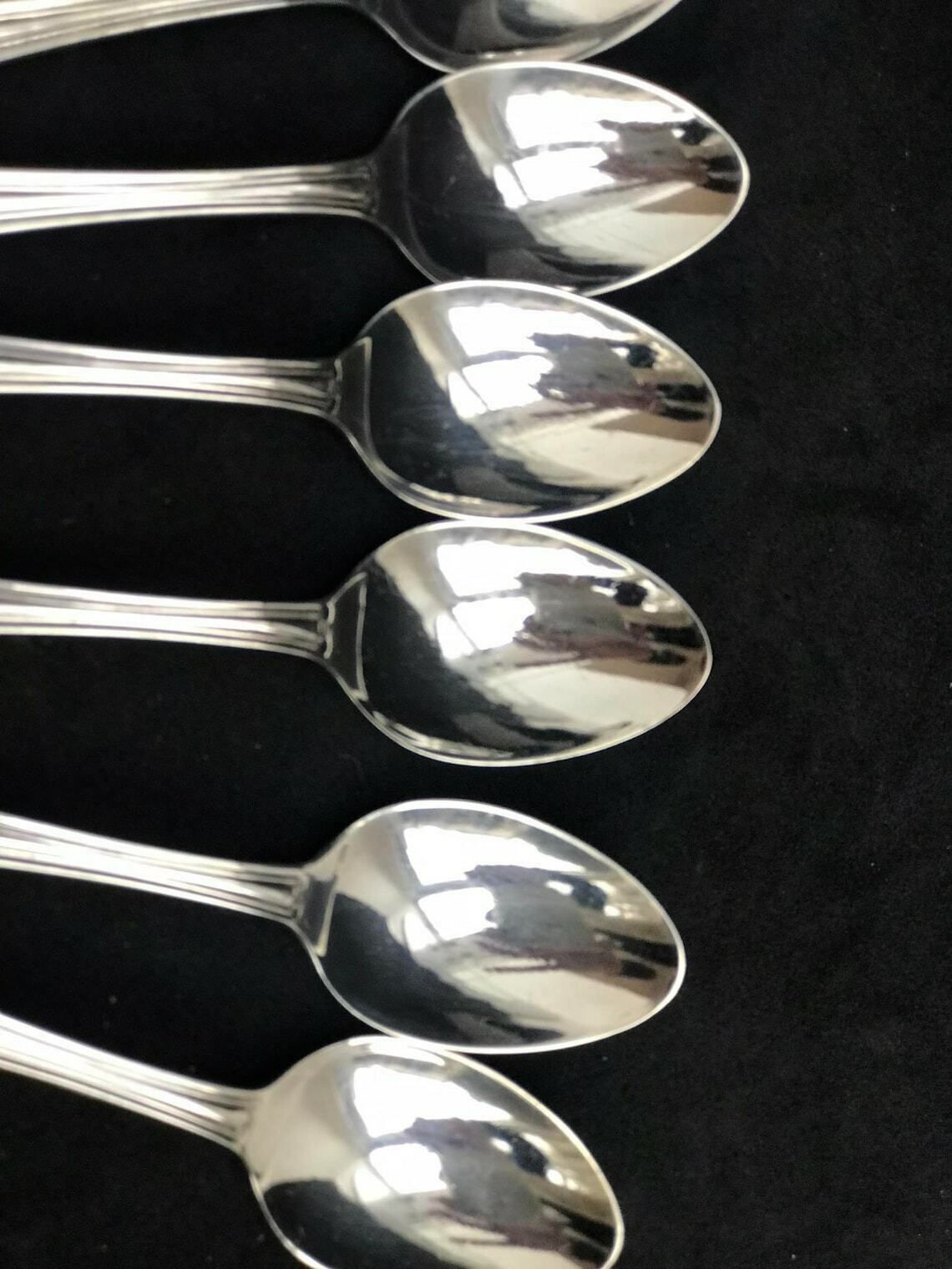 Art Nouveau Verzilverd Theeservies Met Zeef En Lepels – Set Van 6 In Doos – Engeland, Jaren 1910 – Victorian Flatware photo for sale
