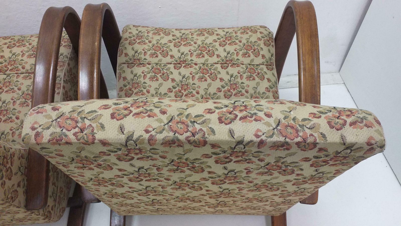 7035.0 1960 2x Halabala Armchairs H 269 And Spider Table, Czechoslovakia photo