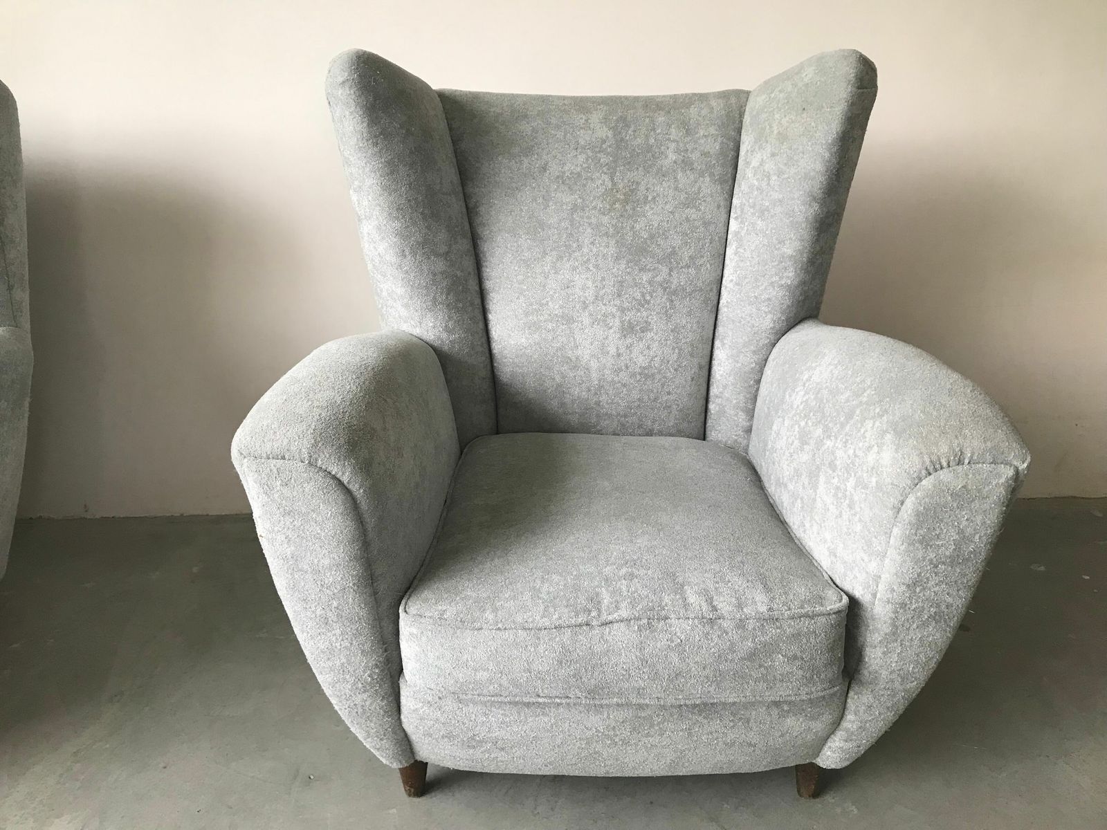 photo furniture Pair Of Italian Velvet Armchairs