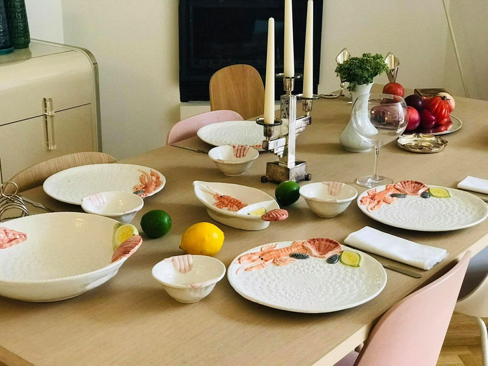 photo furniture Serveerschaal Voor Zeevruchten Met Sauskom – Rond – Kreeft – Schelpdieren – Italiaans – Pastabord – Saladeschaal – Handgemaakt Aardewerk Italië