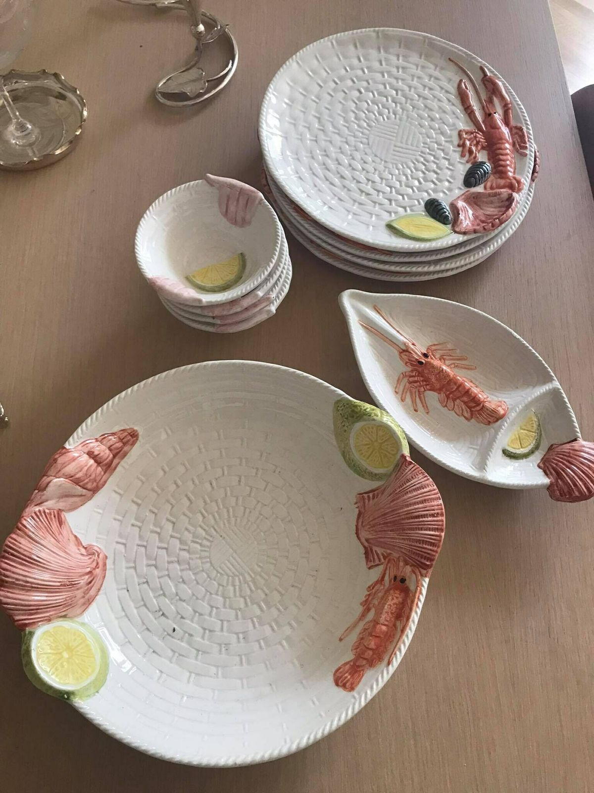 photo for sale Serveerschaal Voor Zeevruchten Met Sauskom – Rond – Kreeft – Schelpdieren – Italiaans – Pastabord – Saladeschaal – Handgemaakt Aardewerk Italië