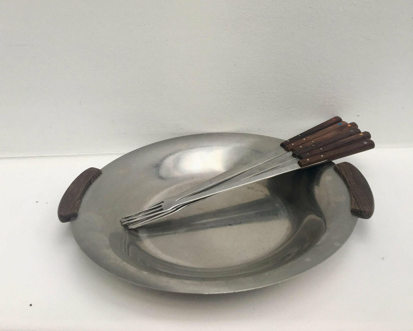 Fondue Forks Set Cutlery Barbecue Accessories Raclette Plate, Scandinavian Tray Mid Century Fondue Bourguignonne Meat Tray Chocolate 60s photo vintage