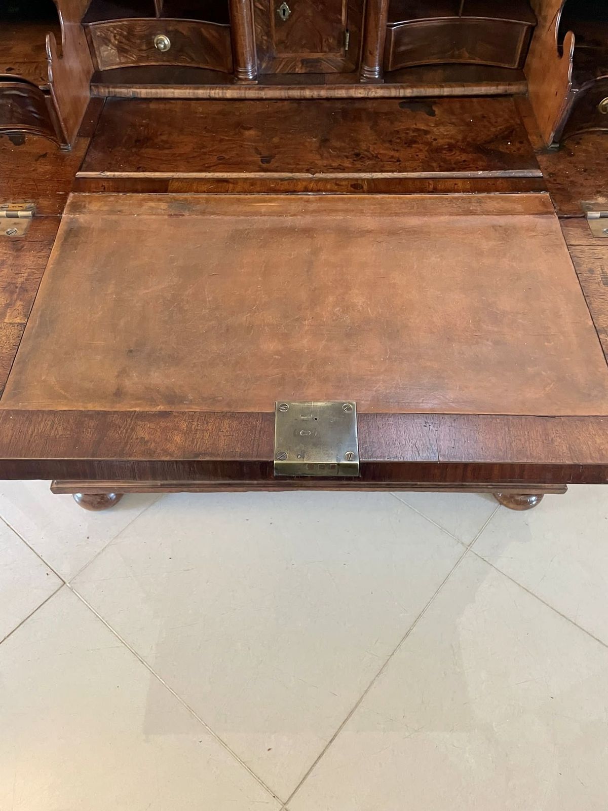 photo vinterior Large Antique William And Mary Burr Walnut Herringbone Inlaid Two Part Bureau