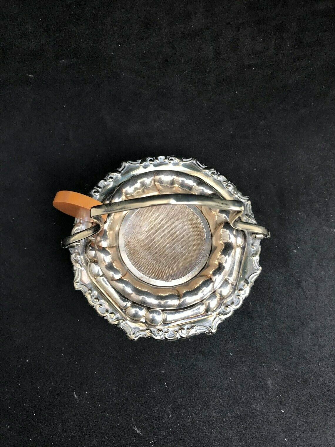 Theezeef Antiek Verzilverd Vintage Met Onderschotel En Klein Snoepschaaltje Huwelijkscadeau Gastvrouwcadeau Bakeliet Antieke Theezeef photo buy