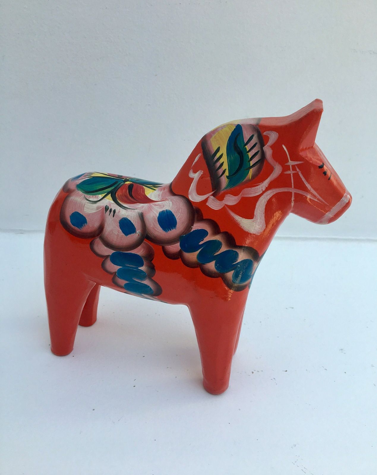 Dala Horse Houten Beeldje Zweeds Door Nils Olsson 15 Cm Scandinavisch Modern Handgeschilderd Scandinavisch Design Rood Hout photo vinterior